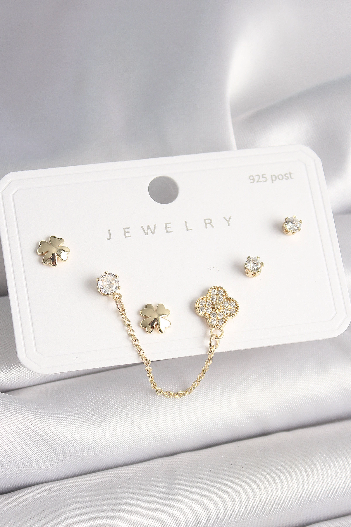 925 Ayar Gümüş Çivi Pirinç Gold Renk Zirkon Taşlı Yonca Model Sallantı Zincir Detay Kadın Küpe Seti-0