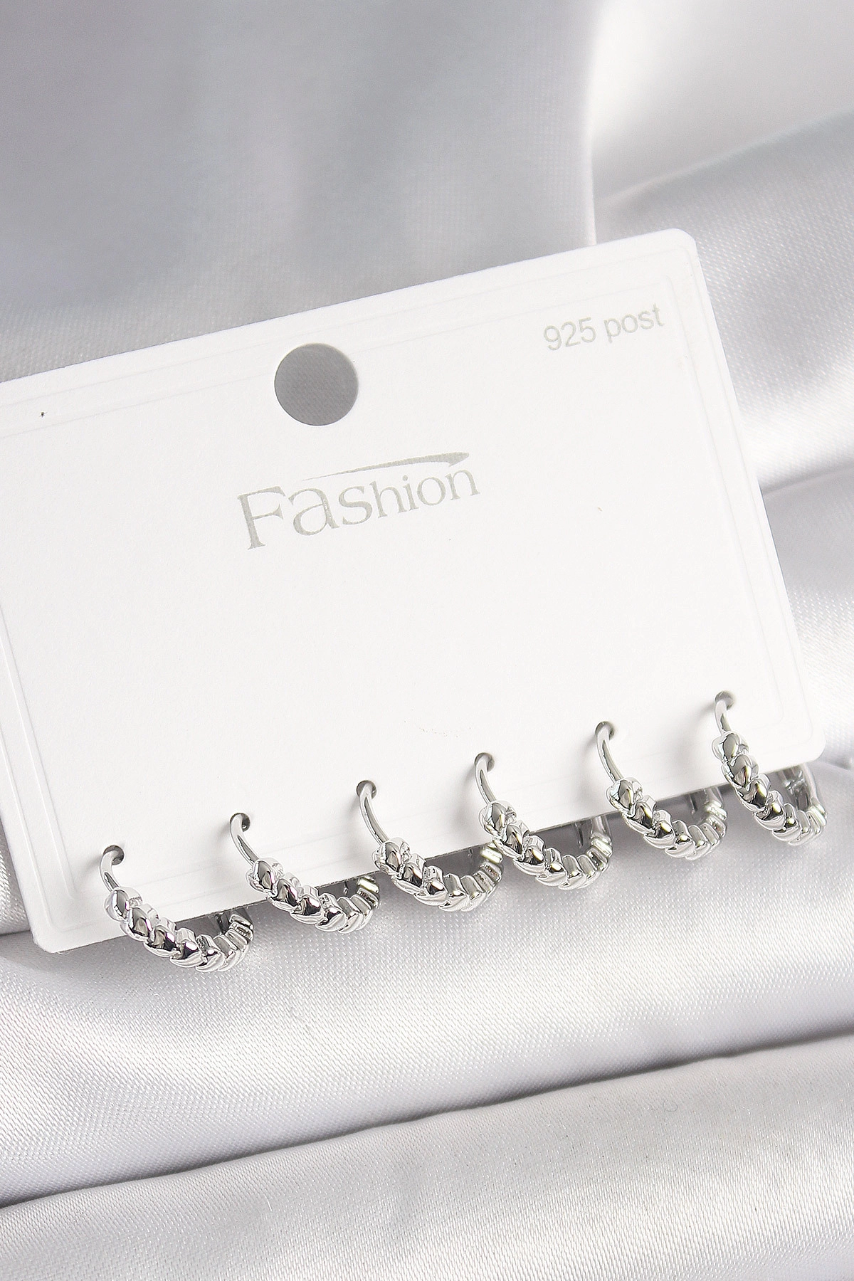 925 Ayar Gümüş Çivi Pirinç Gümüş Renk Kalp İşlemeli Halka Model Kadın Küpe Seti-0