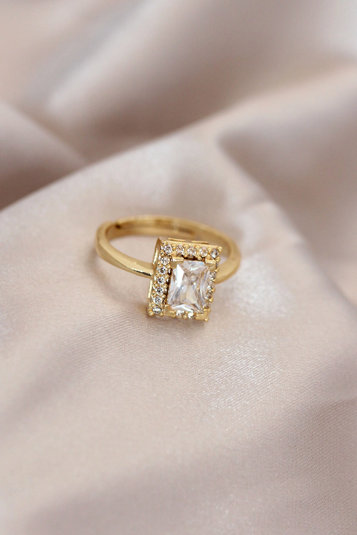 Ayarlamalı Gold Renk Metal Zirkon ve Kristal Taşlı Dikdörtgen Model Yüzük-0