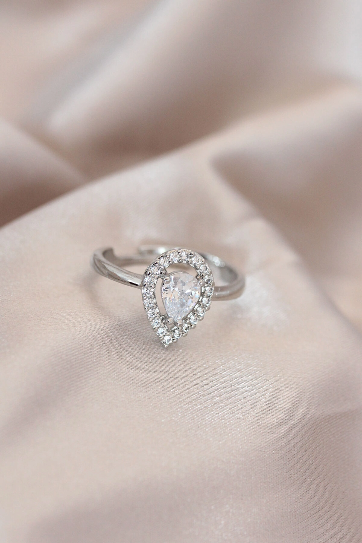 Ayarlamalı Silver Renk Metal Zirkon ve Kristal Taşlı Damla Model Yüzük-0