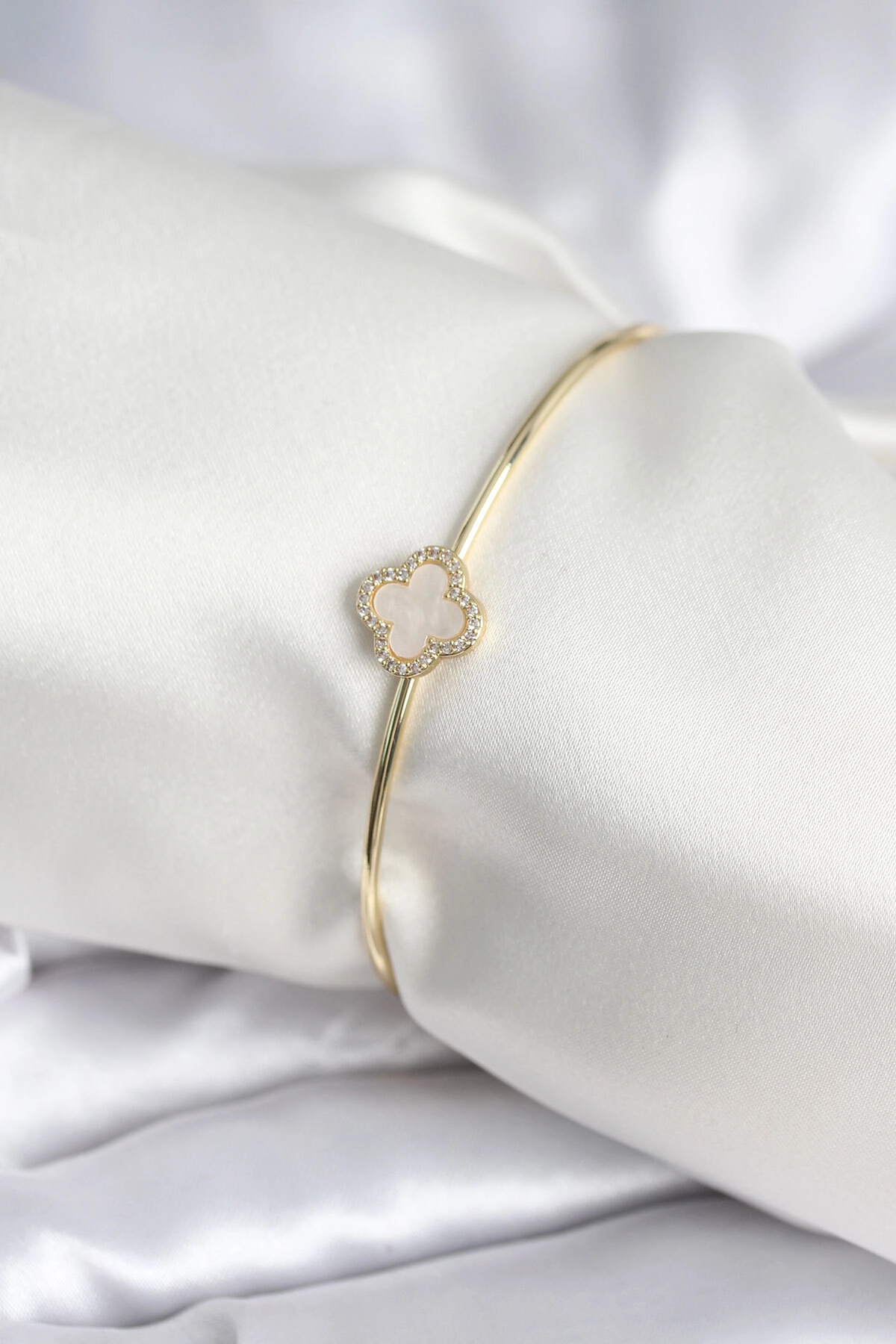 Beyaz Sedefli Yonca Model Gold Renk Kadın Bileklik-1