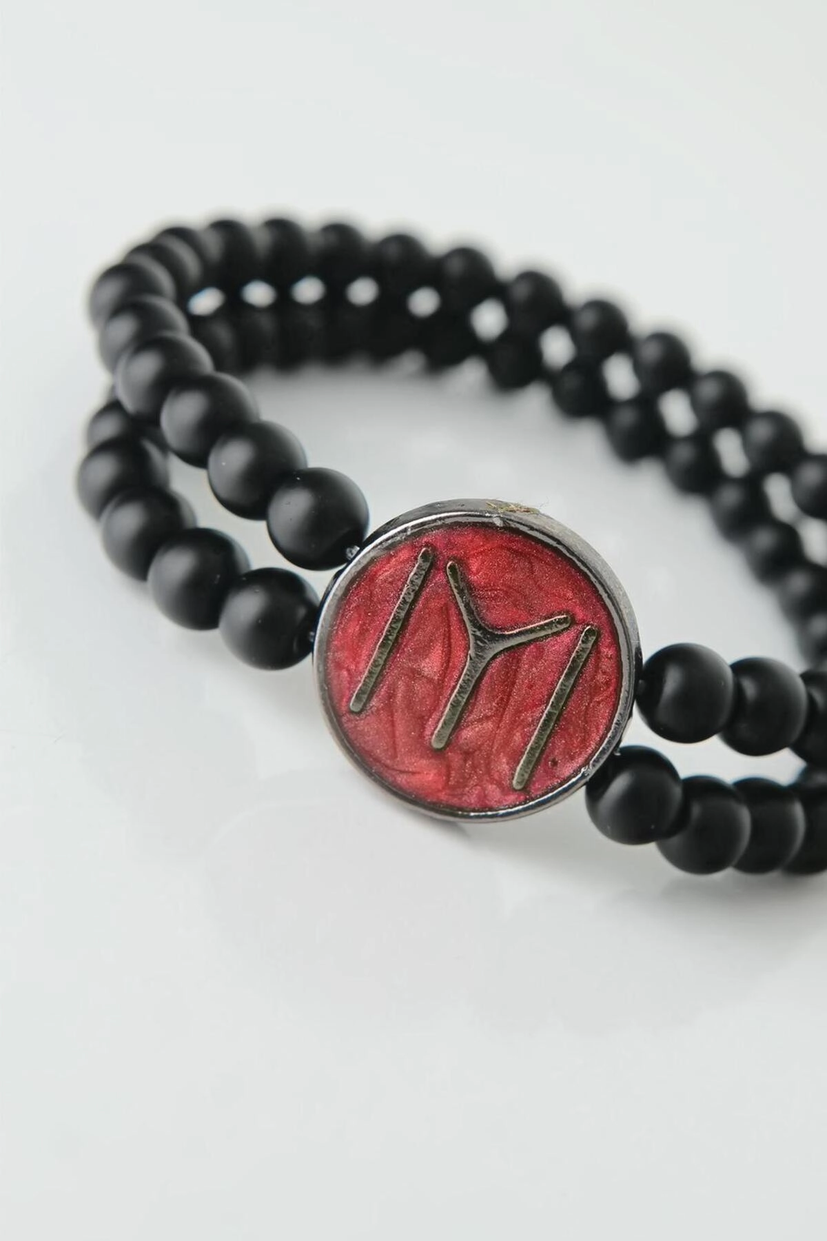 Bordo Metal Üzerine Füme Kayı Boyu Figürlü Siyah Renk Çift Sıra Doğal Taş Erkek Bileklik-1