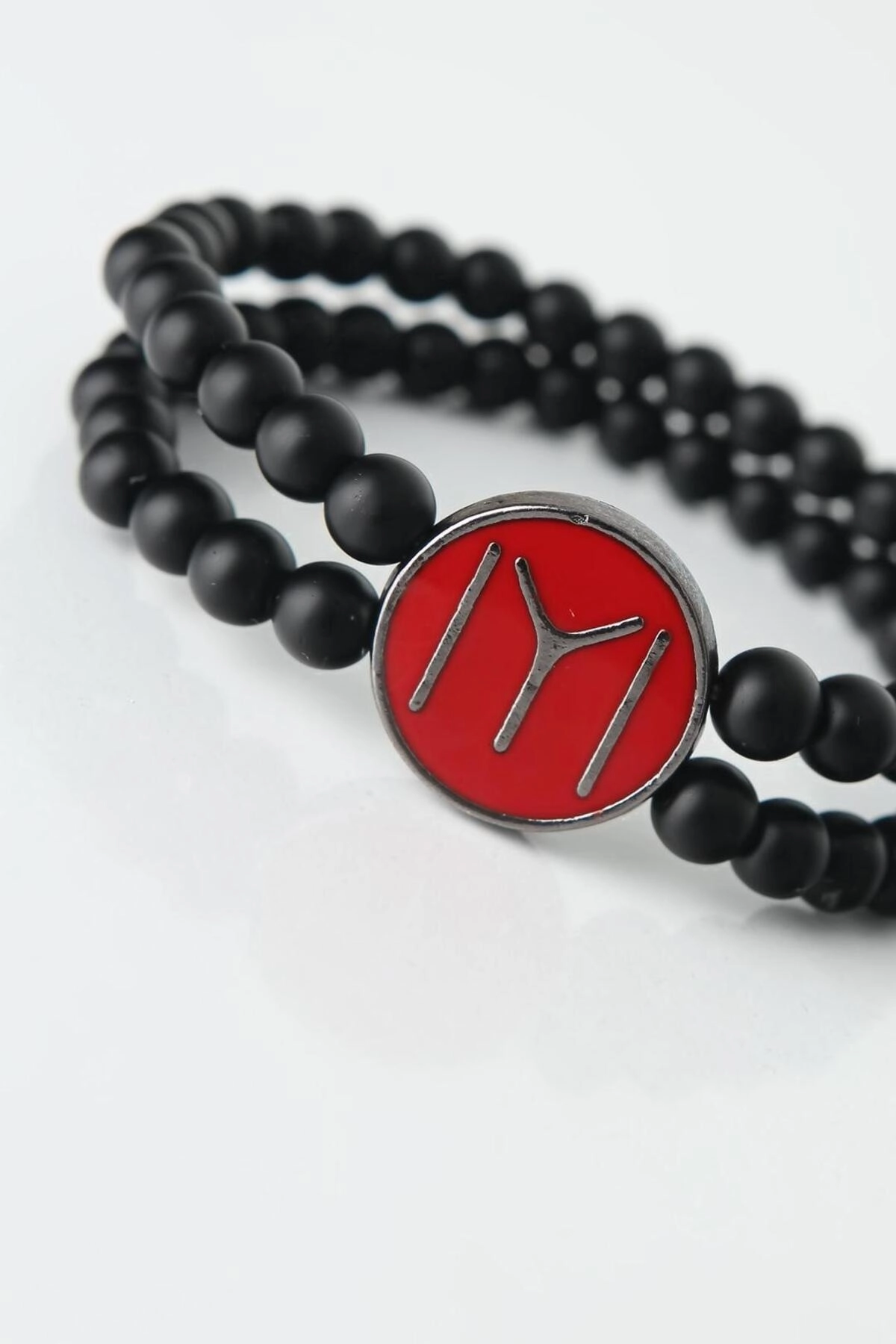 Bordo Renkli Metal Üzerine Füme Kayı Boyu Figürlü Siyah Renk Çift Sıra Doğal Taş Erkek Bileklik-1