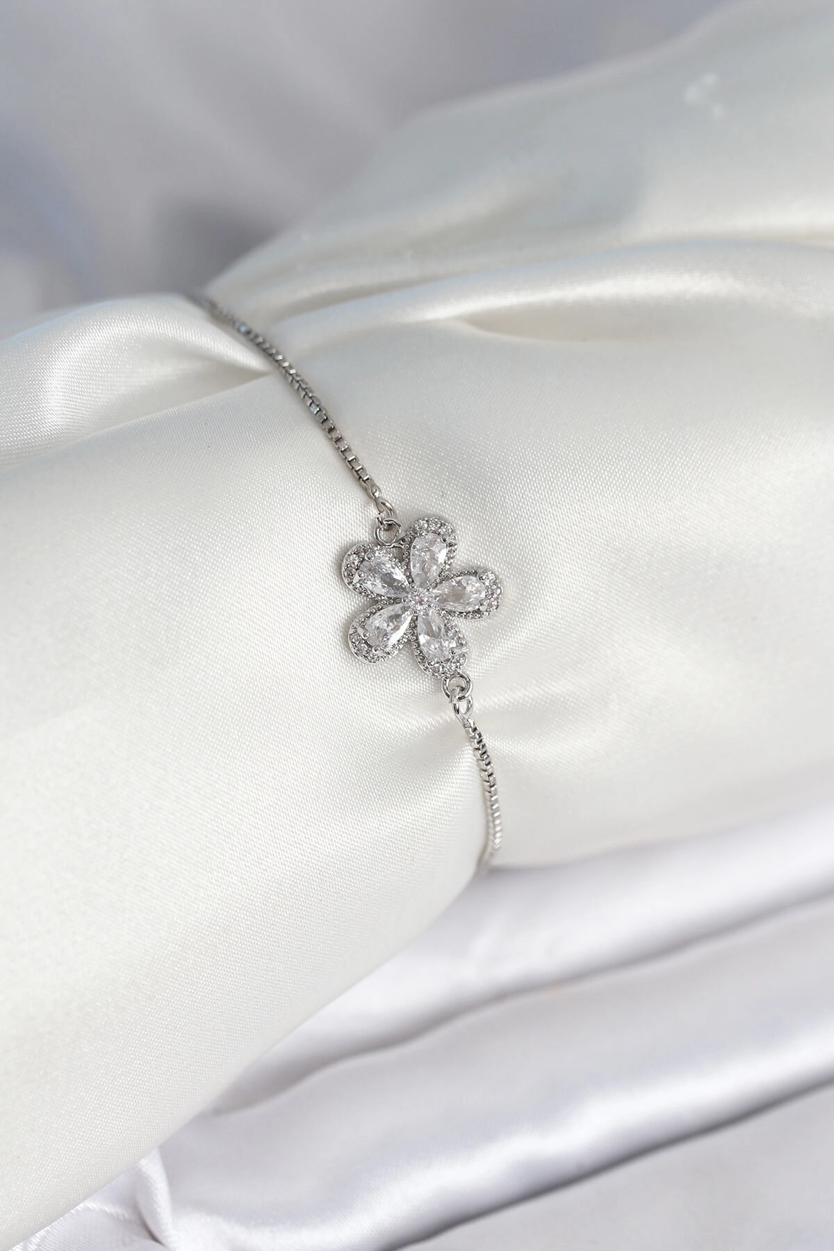 Çiçek Model Asansörlü Gümüş Renk Kadın Bileklik-0