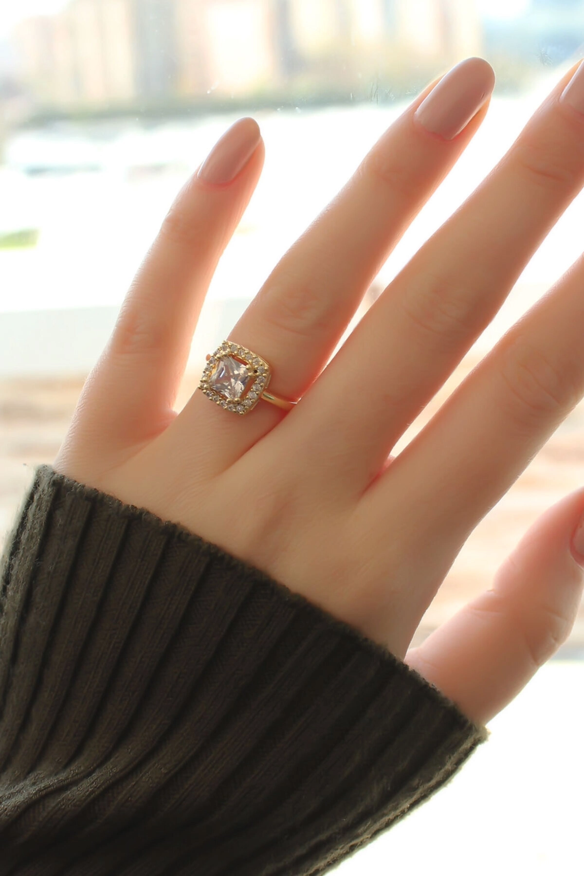 Gold Baget ve Zirkon Taşlı Kare Yüzük-1