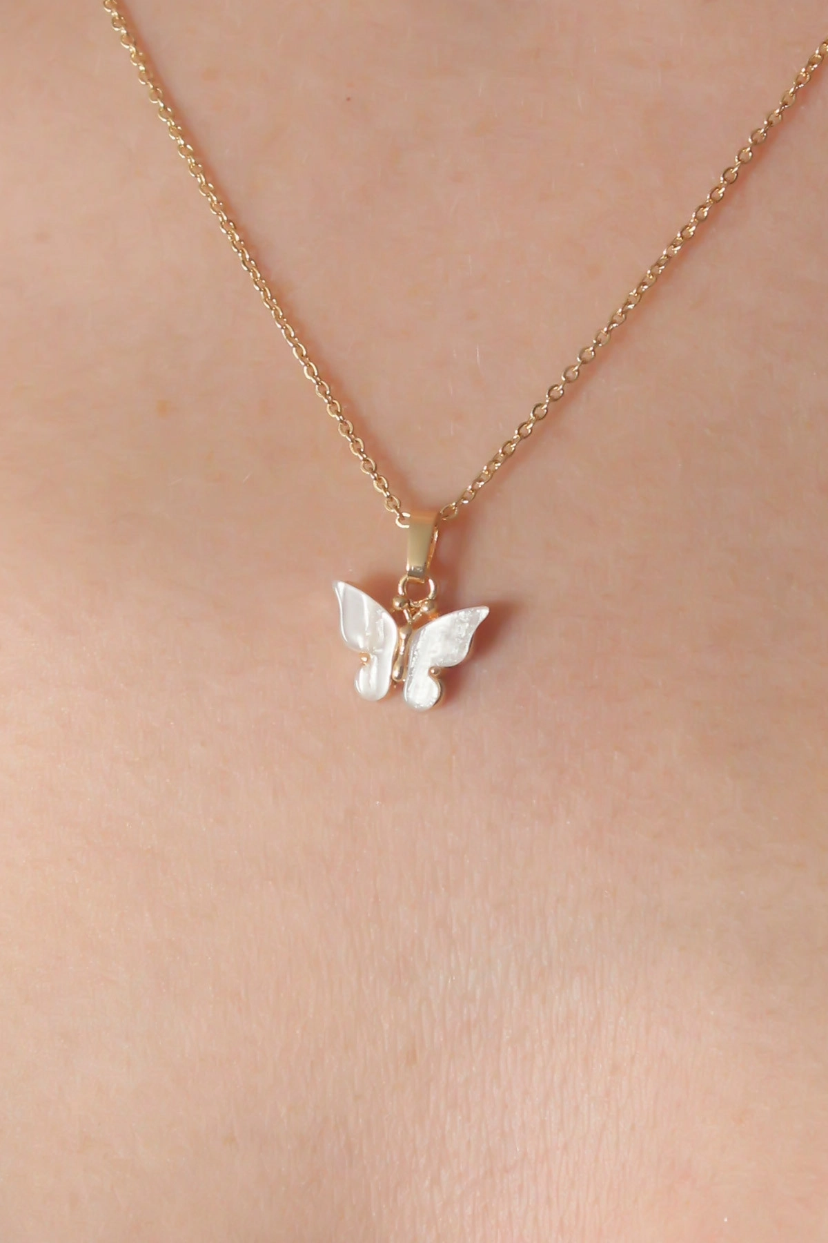 Gold Beyaz Renk Kelebek Figür Kadın Kolye-1