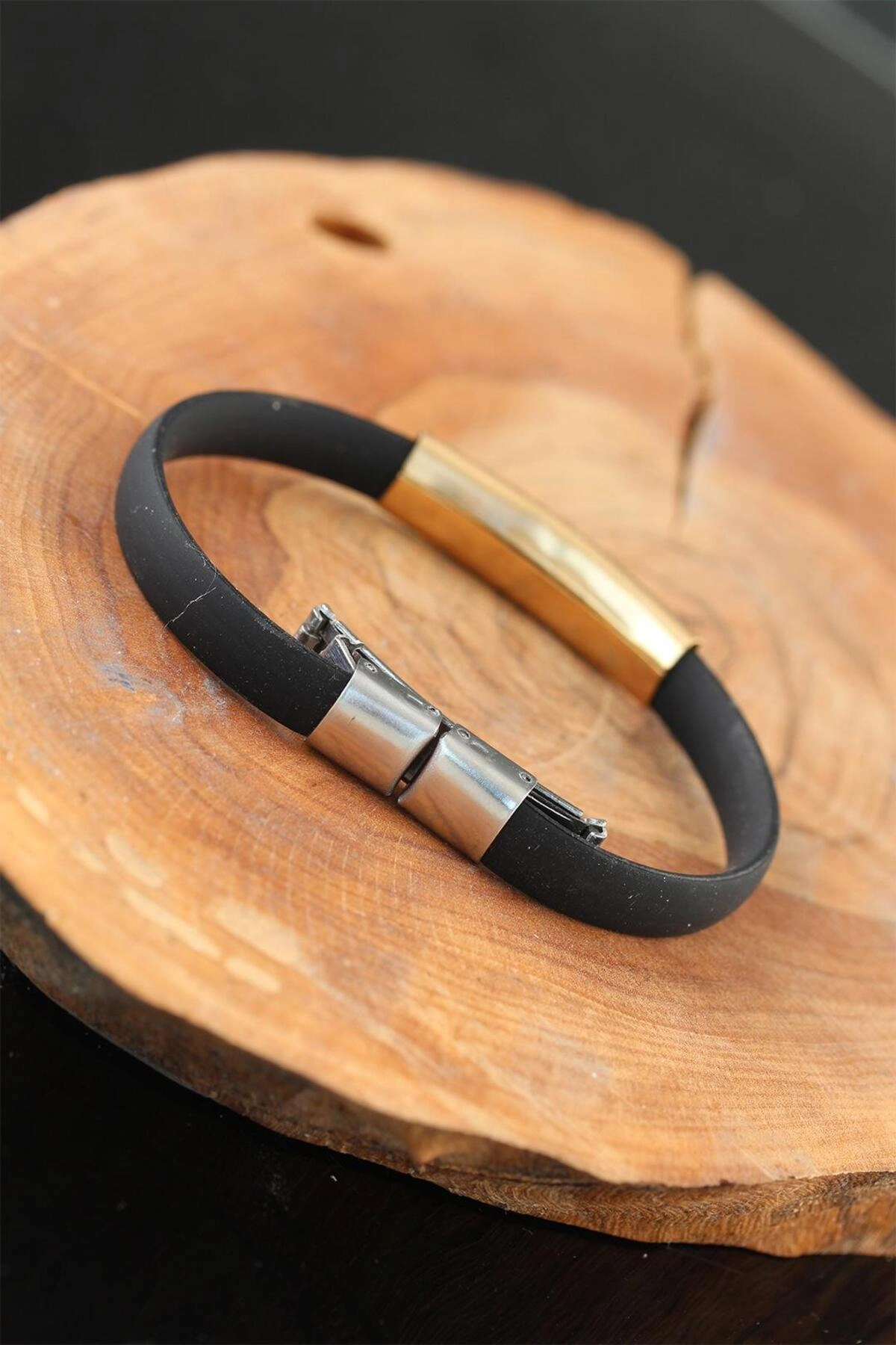 Gold Renk Çelik Yıldızlı Tasarım Siyah Renk Silikon Erkek Bileklik-1