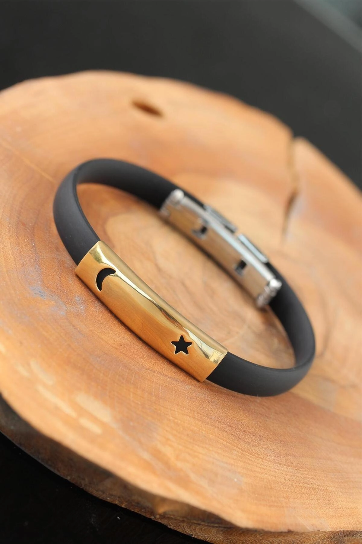 Gold Renk Metal Ay Yıldız Tasarım Siyah Renk Silikon Erkek Bileklik-0