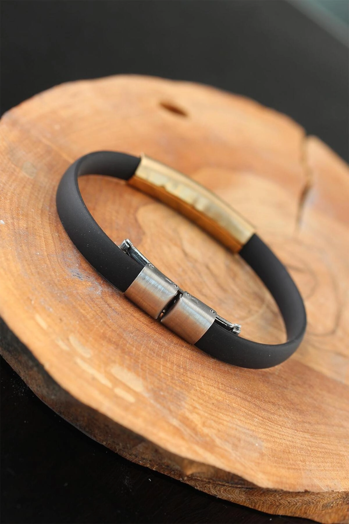 Gold Renk Metal Ay Yıldız Tasarım Siyah Renk Silikon Erkek Bileklik-1