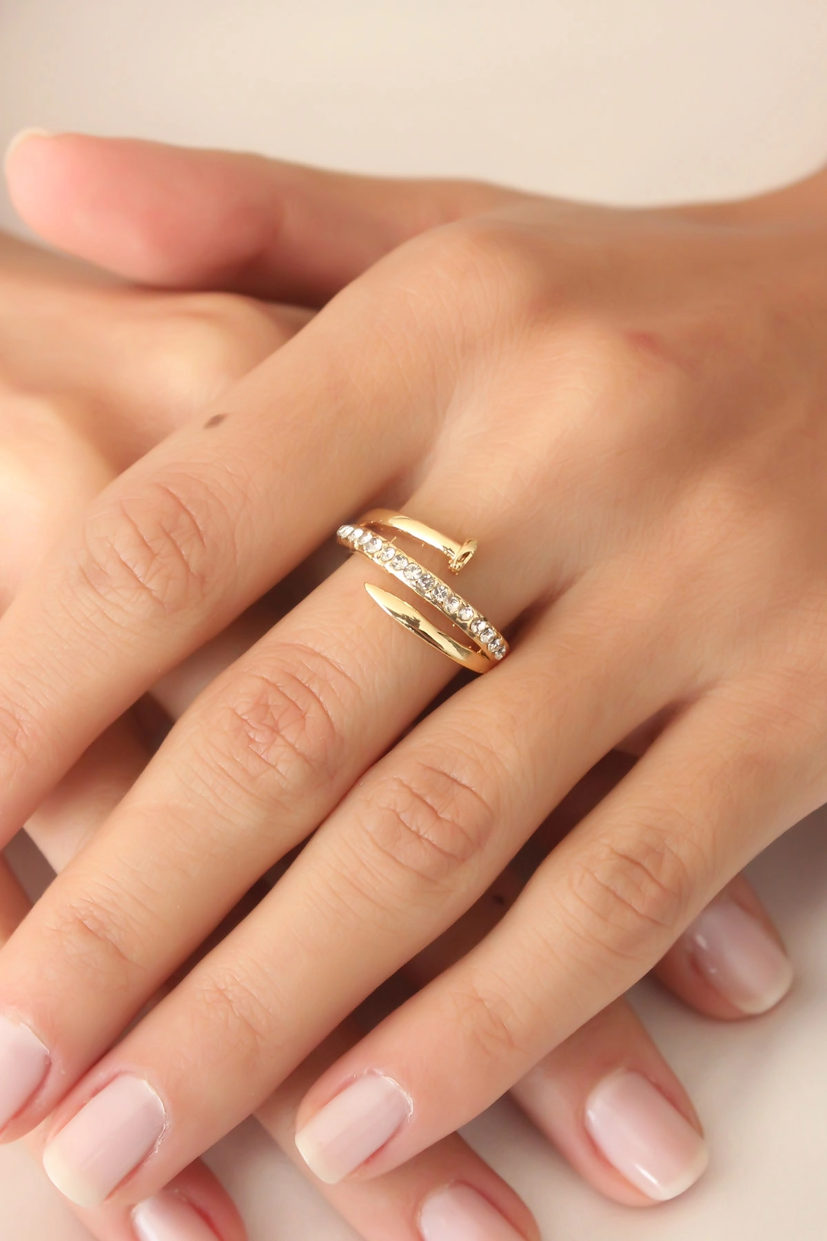 Gold Renk Taşlı Çivi Ayarlanabilir Kadın Yüzük-1