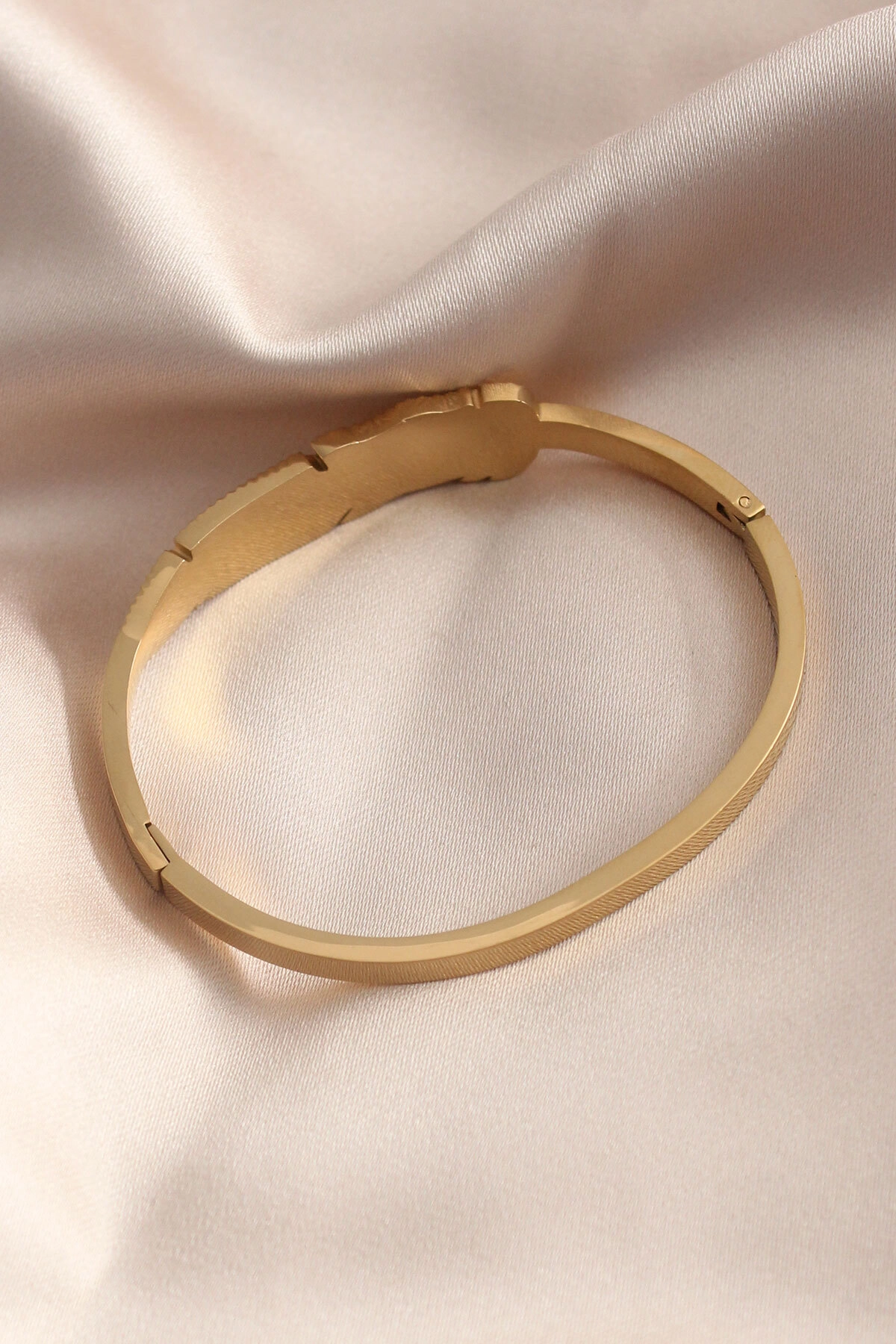 Gold Renk Yaprak Model Zirkon Taş Detay Kelepçe Kadın Bileklik-1