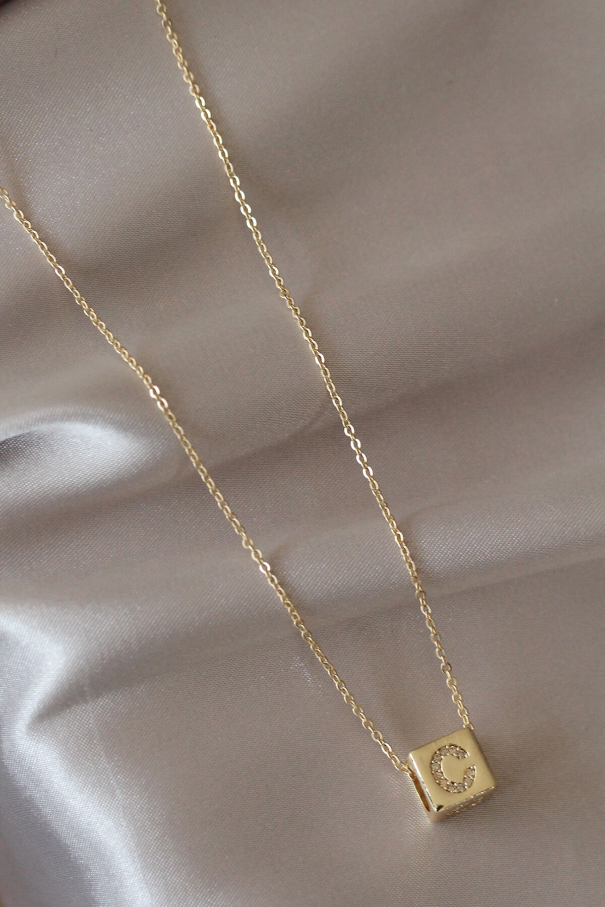 Gold Renk Zirkon Taşlı Küp Model C Harfli Kolye-1