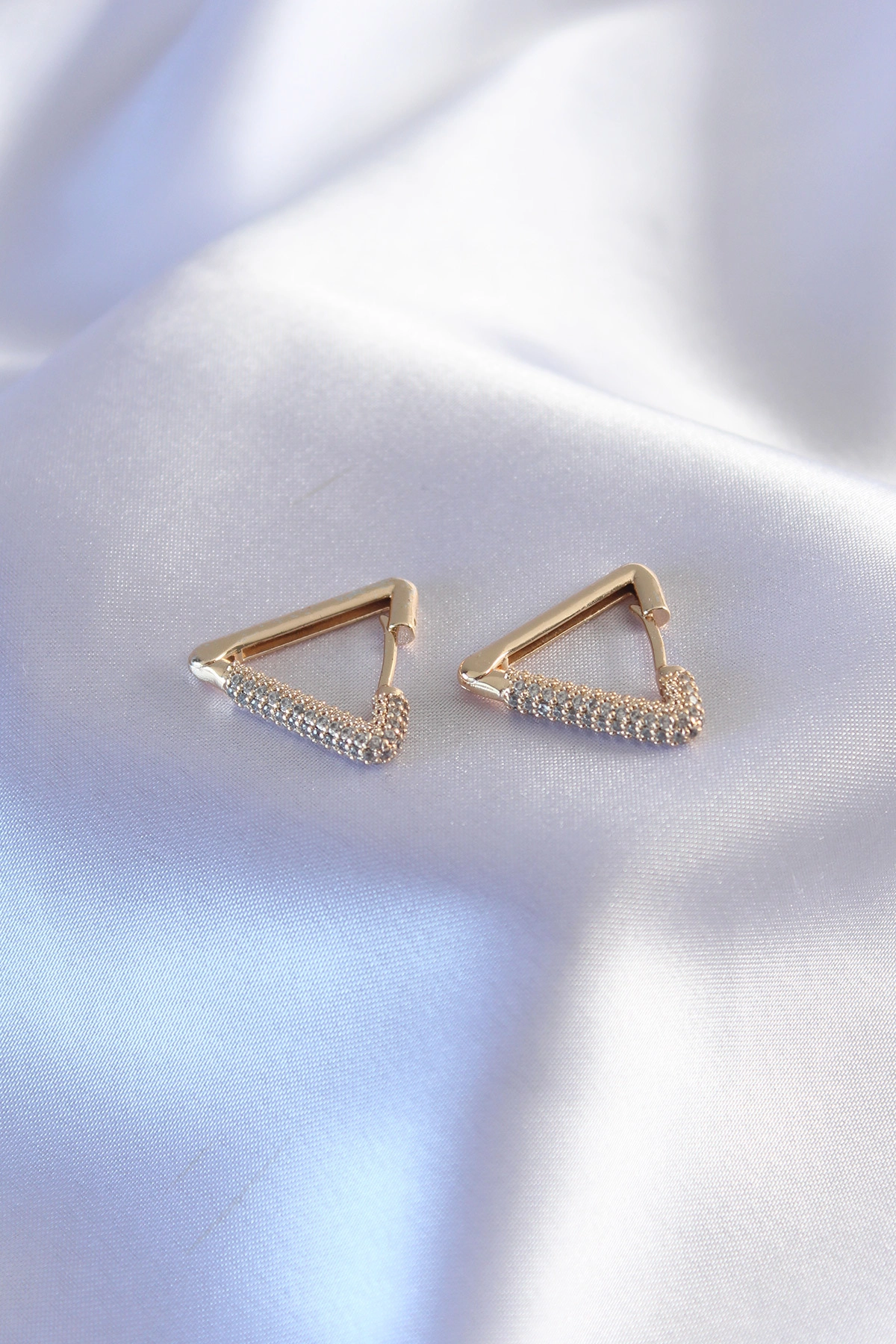 Gold Renk Zirkon Taşlı Üçgen Model Kadın Küpe-0