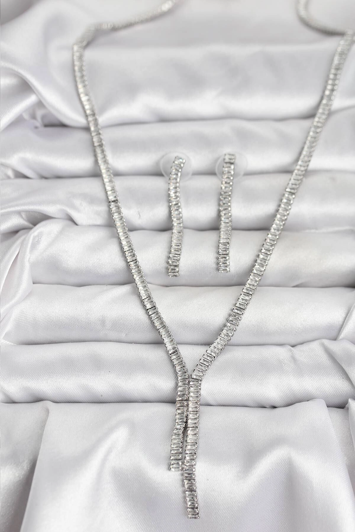 Gümüş Renk Baget Zirkon Taşlı Kadın Kolye Küpe Set-0