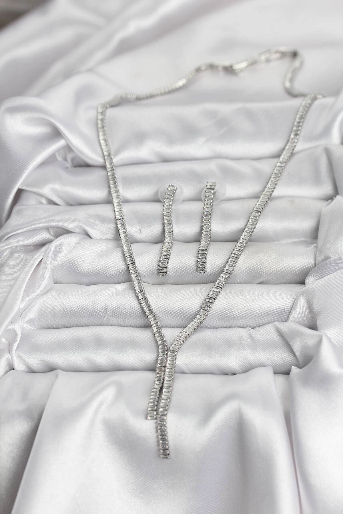 Gümüş Renk Baget Zirkon Taşlı Kadın Kolye Küpe Set-1