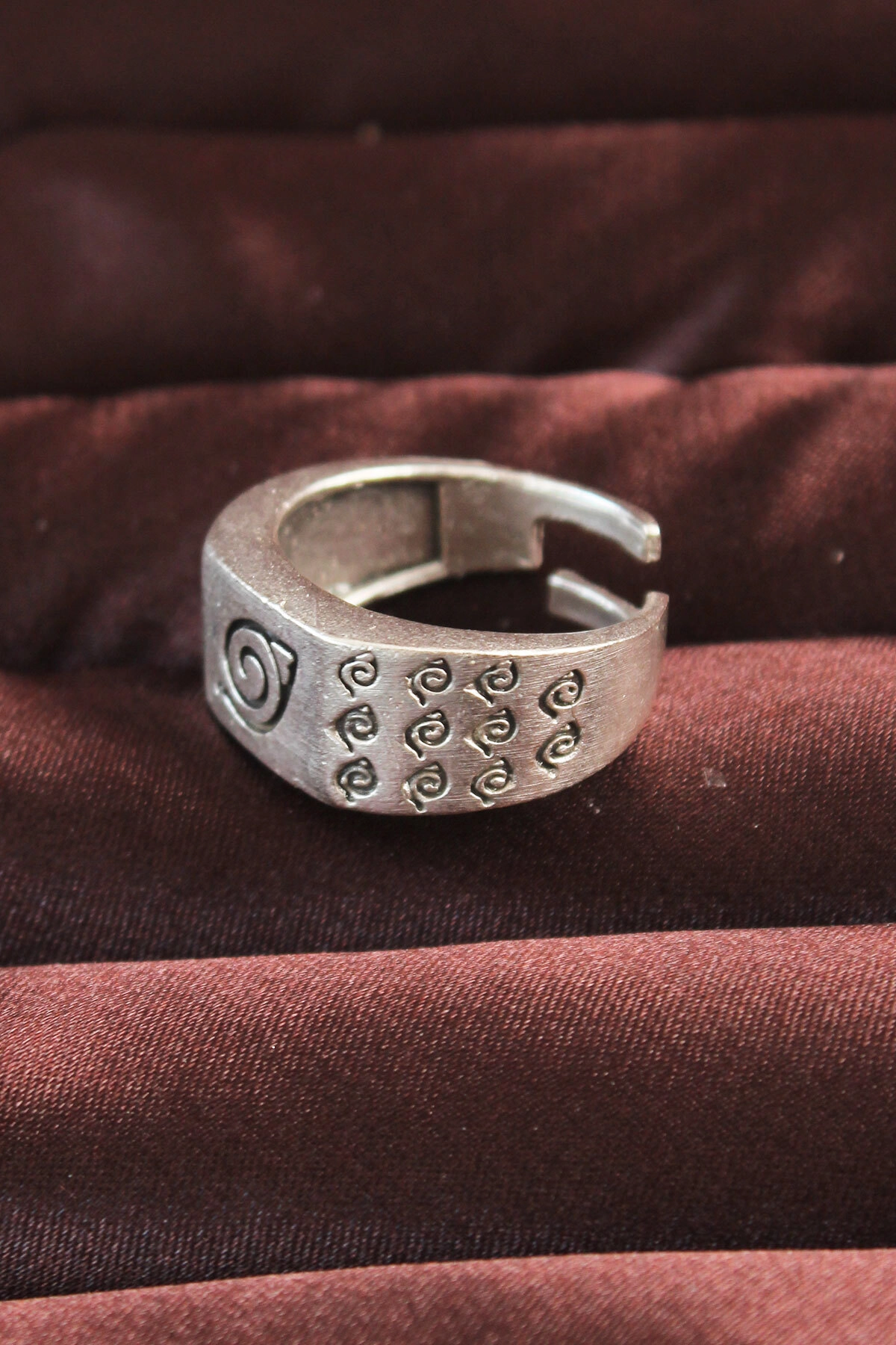 Gümüş Renk Motifli Ayarlamalı Erkek Yüzük-1