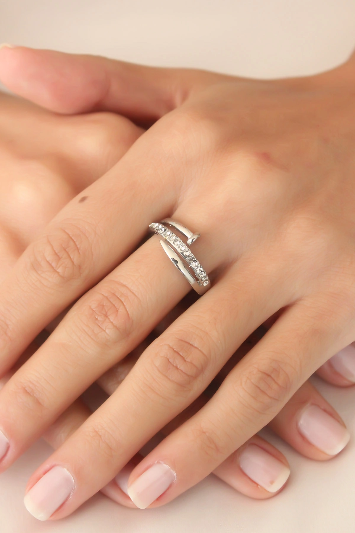 Gümüş Renk Taşlı Çivi Ayarlanabilir Kadın Yüzük-1