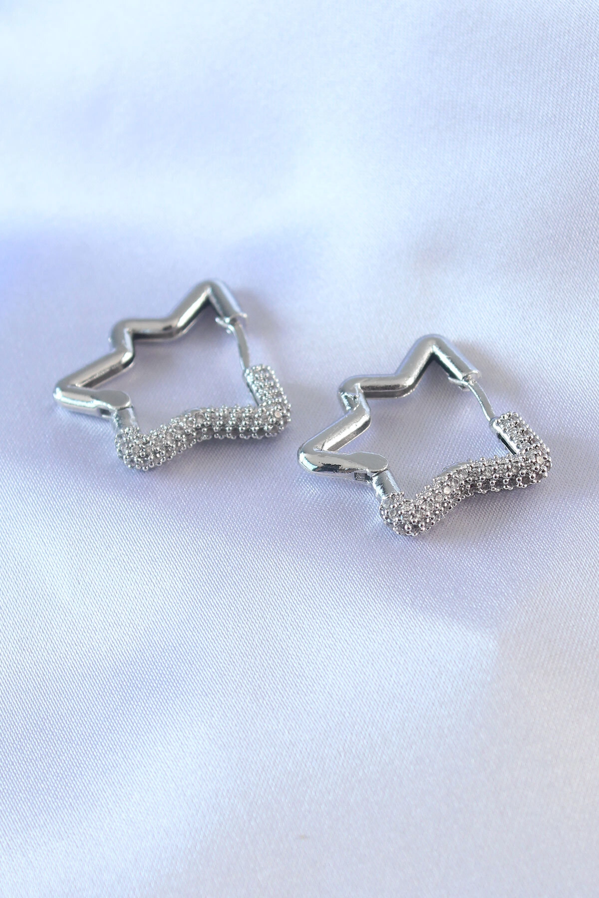 Gümüş Renk Yıldız Model Zirkon Taşlı Pirinç Kadın Küpe-0