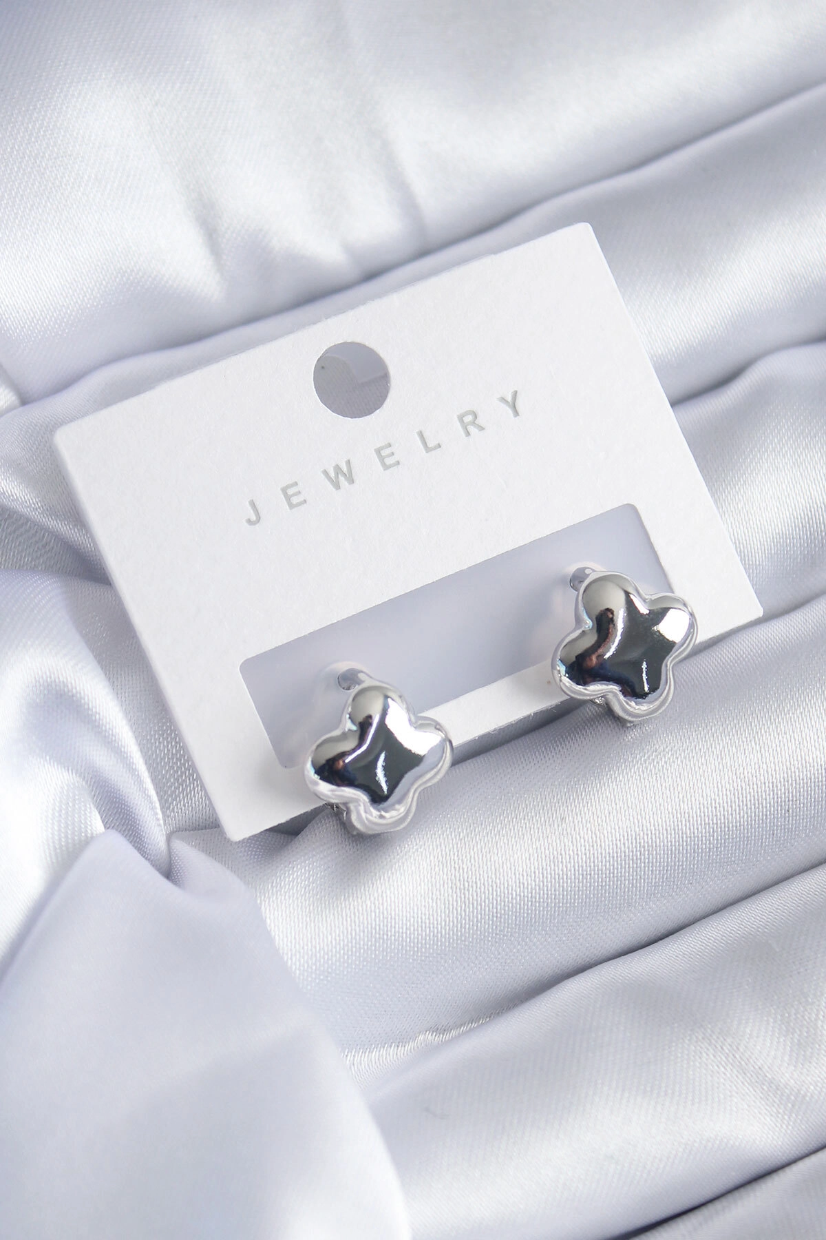 Gümüş Renk Yonca Model Pirinç Kadın Küpe-0