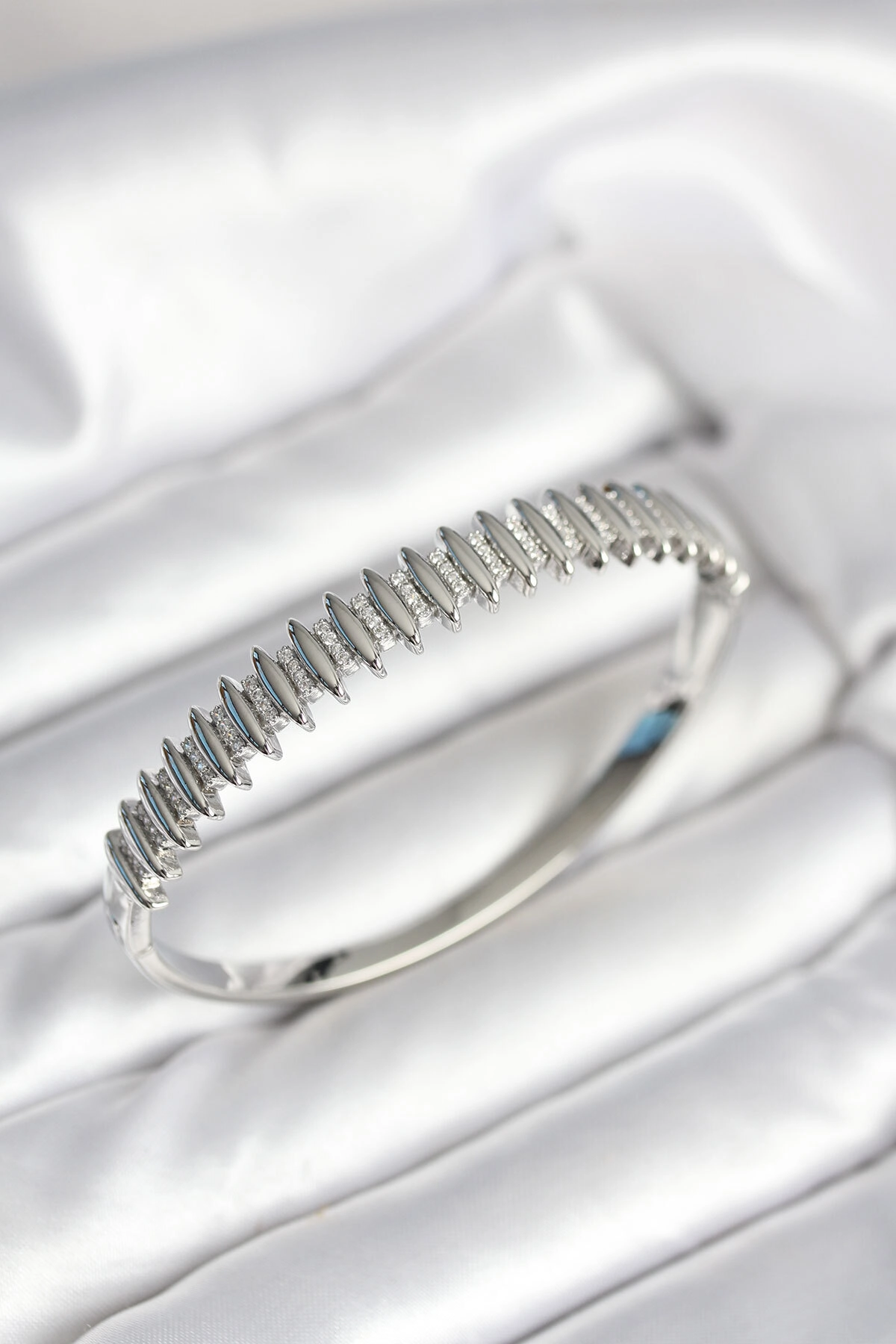 Gümüş Renk Zirkon Taşlı Pirinç Kadın Kelepçe-0