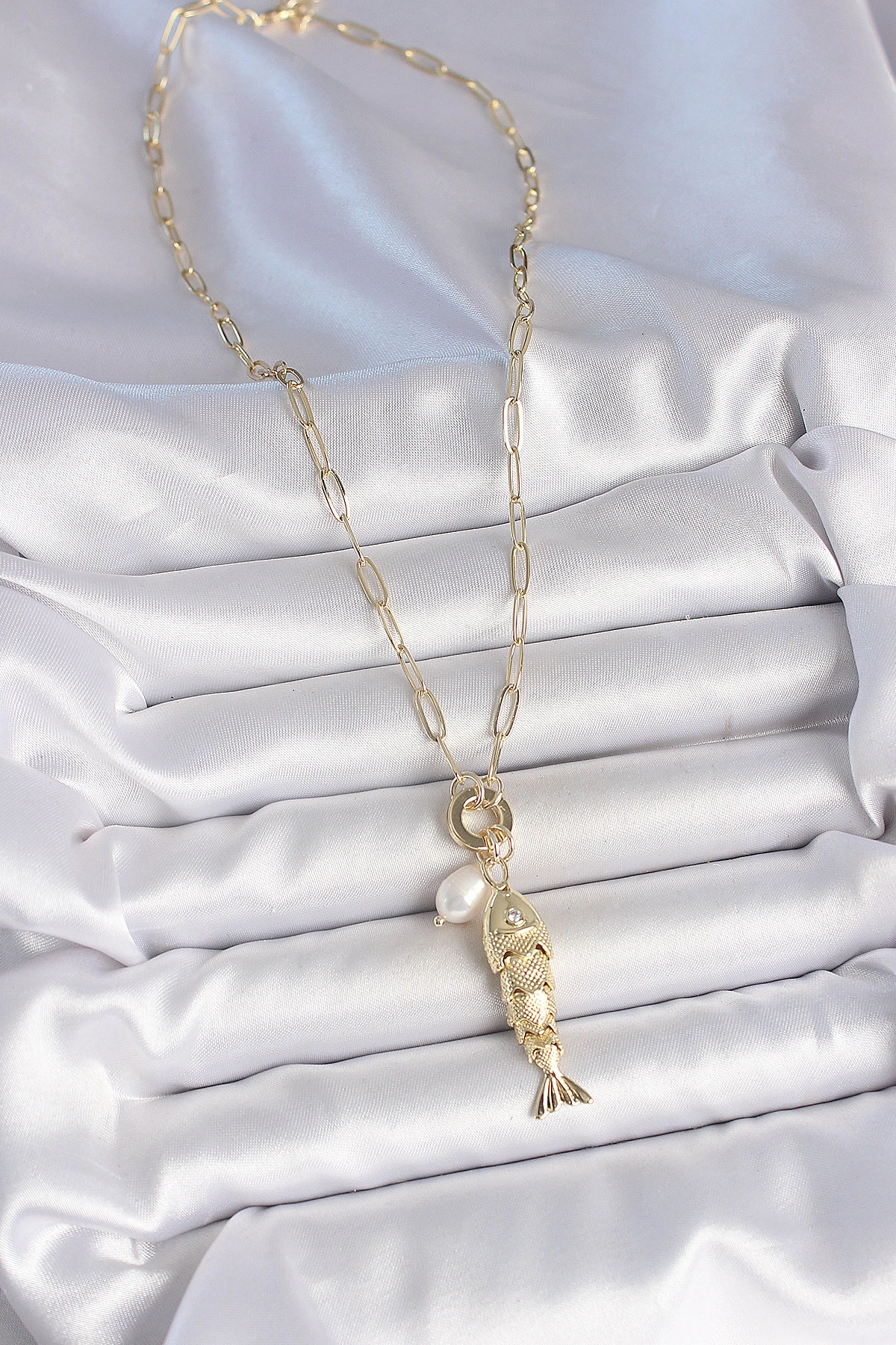 İnci Detaylı Zirkon Taşlı Balık Figürlü Gold Renk Pirinç Kolye-1