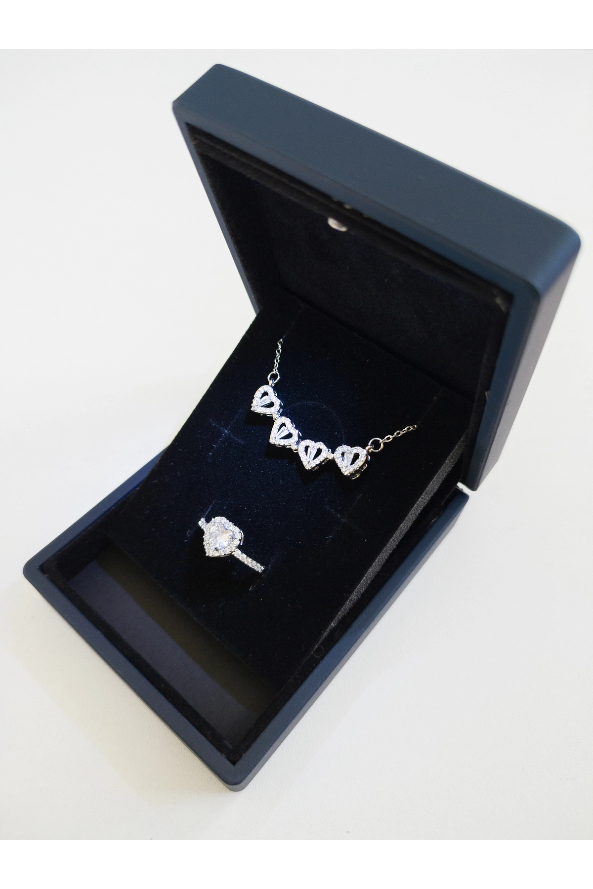 Işıklı Kutuda | 4 Kalpli Yonca Kolye Yüzük Set | Gümüş Renk | 316l Çelik - Kararmaz | Hediye Kadın-3