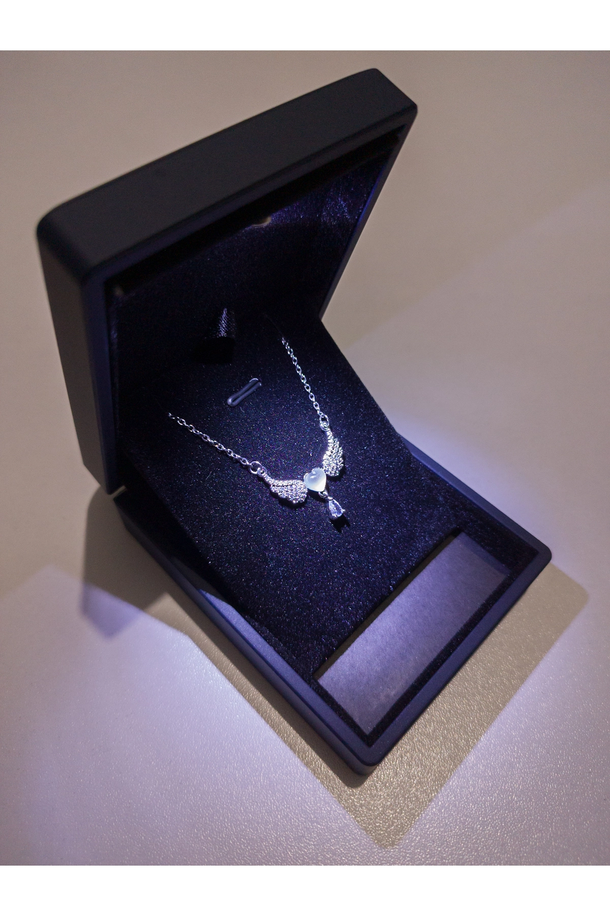 Işıklı Premium Kutuda | Melek Kanatlı Kalp Kolye | 316l Çelik - Kararmaz | Hediye Kadın-1