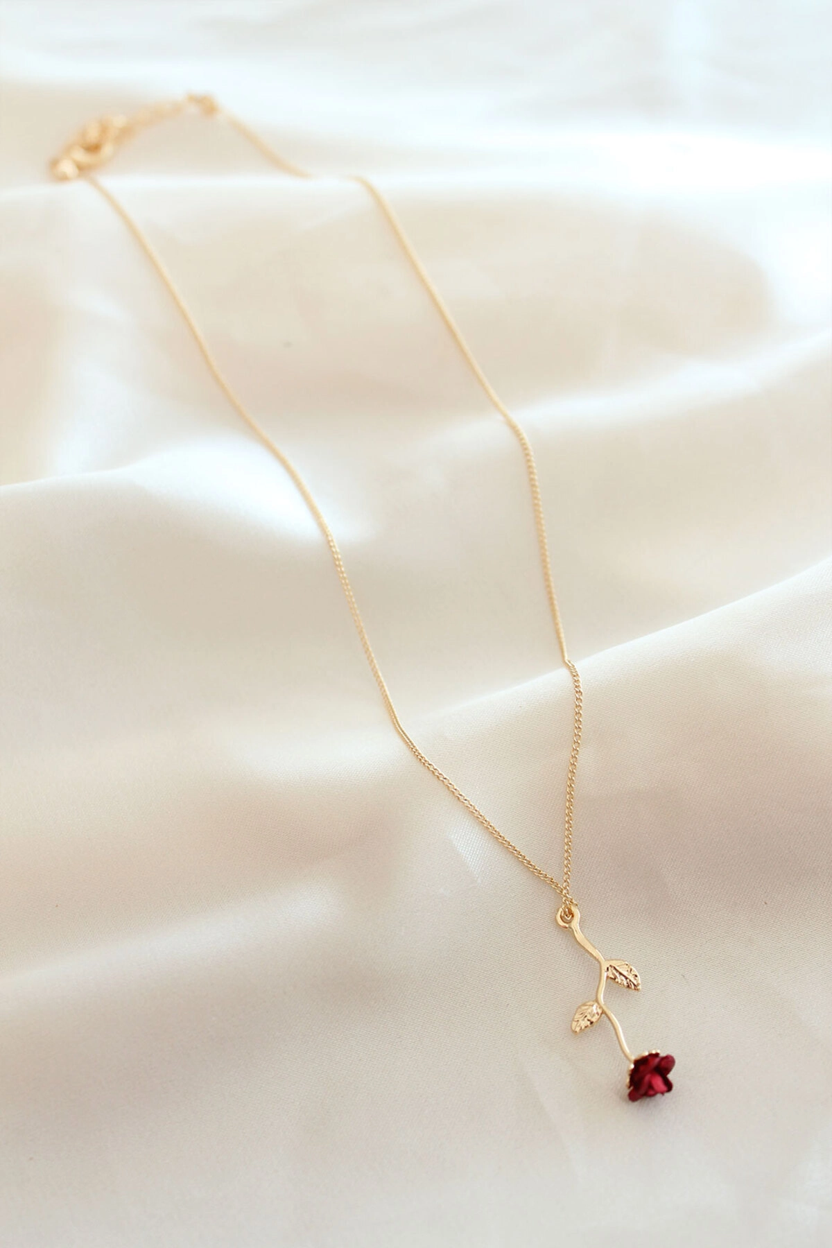 Kırmızı Gül Figürlü Kolye-1