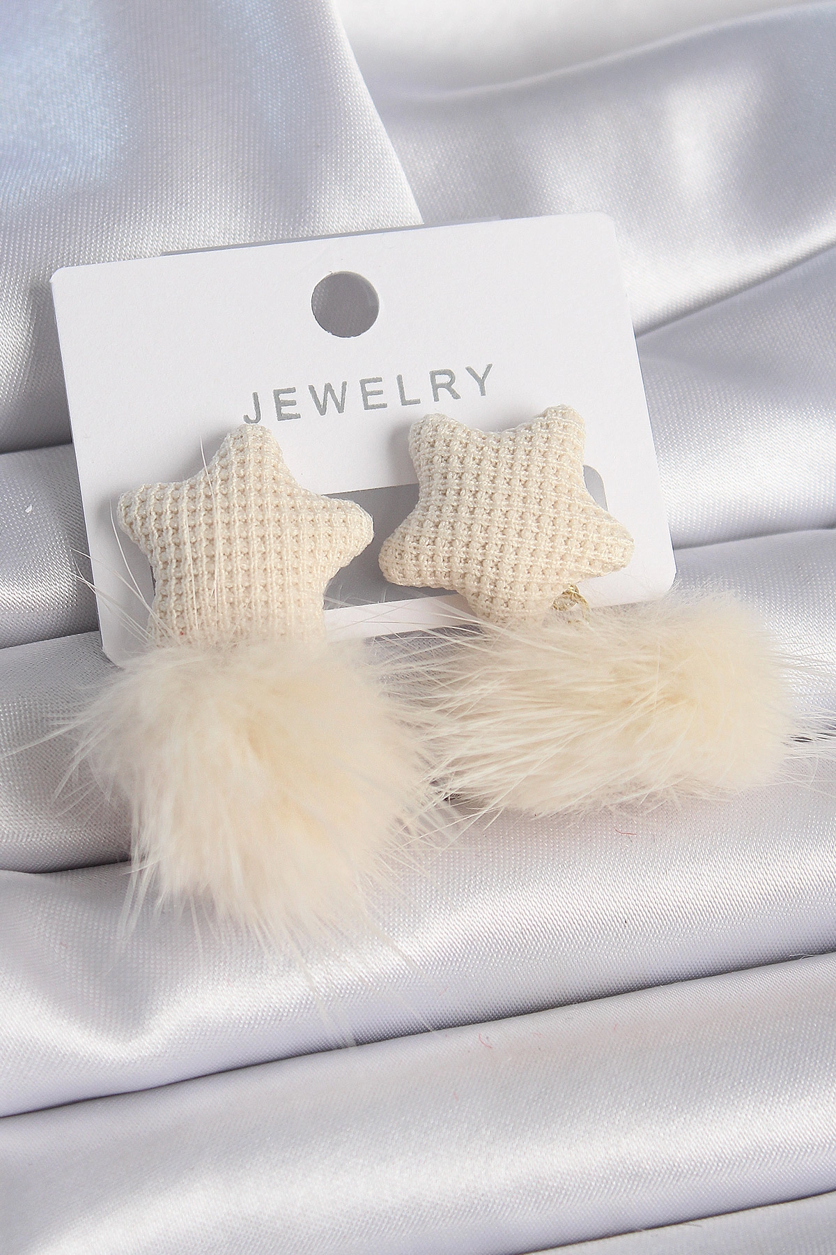 Krem Rengi Tüylü Ponpon Model Kadın Küpe-0