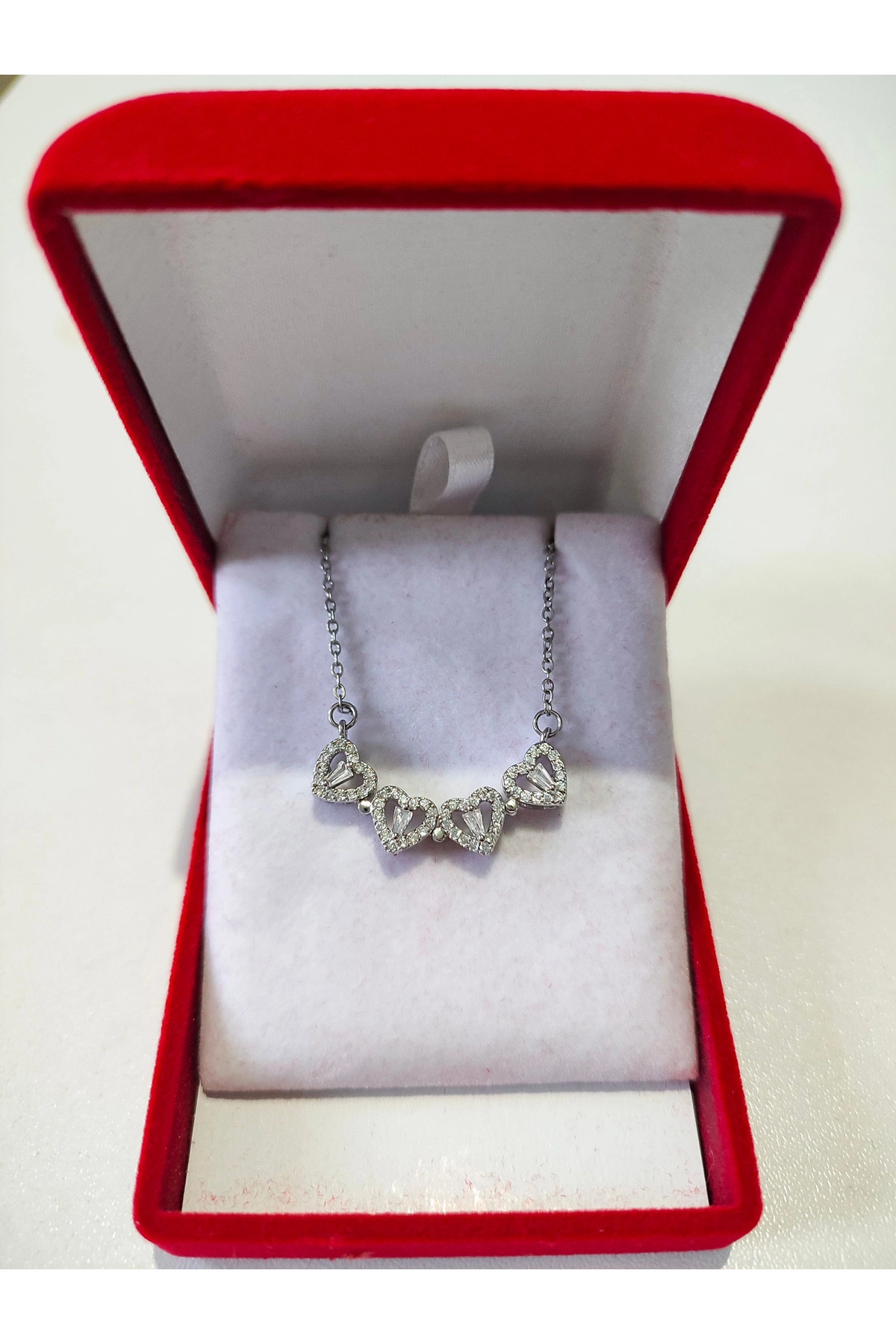 Lüx Kadife Kutuda | 4 Kalpli Yonca Kolye | Mıknatıslı | 316l Çelik - Kararmaz | Hediye Kadın-3