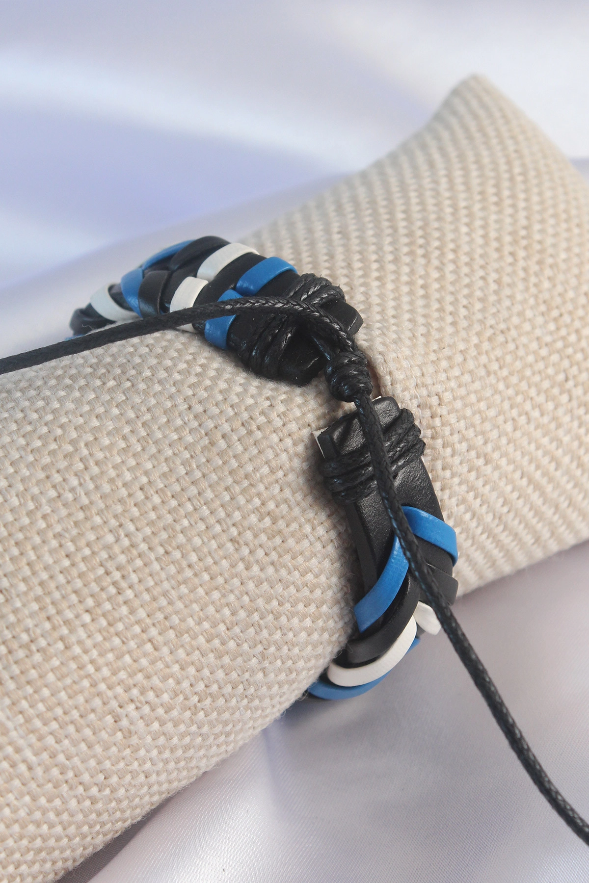 Mavi Beyaz Renk Siyah Deri İpli Erkek Bileklik-1