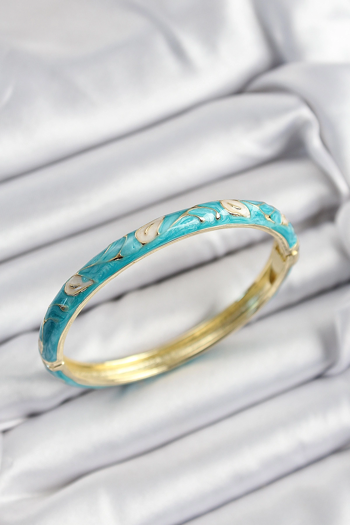 Mineli Pirinç Krem Ve Turkuaz Yaprak Motifli Gold Renk Kadın Kelepçe-0