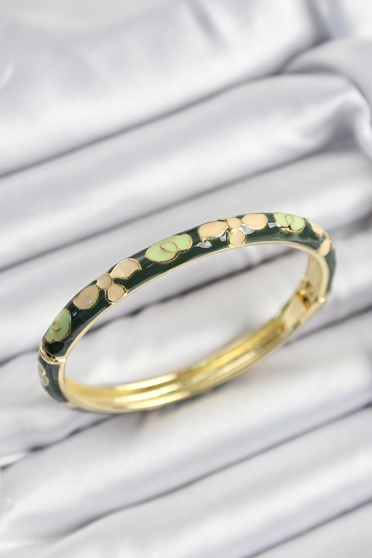 Mineli Pirinç Krem Ve Yeşil Çiçek Motifli Gold Renk Kadın Kelepçe-0