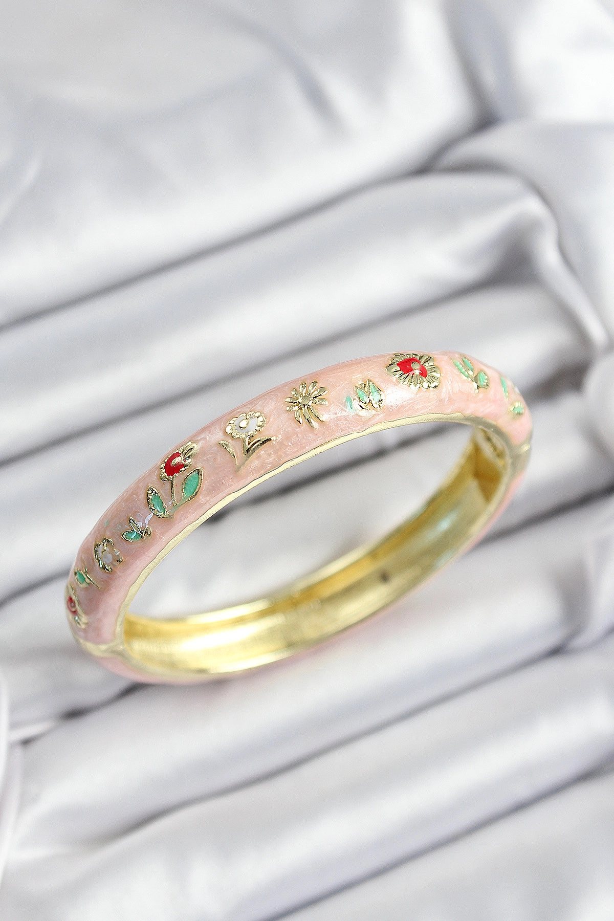 Mineli Pirinç Pembe Çiçek Motifli Gold Renk Kadın Kelepçe-0