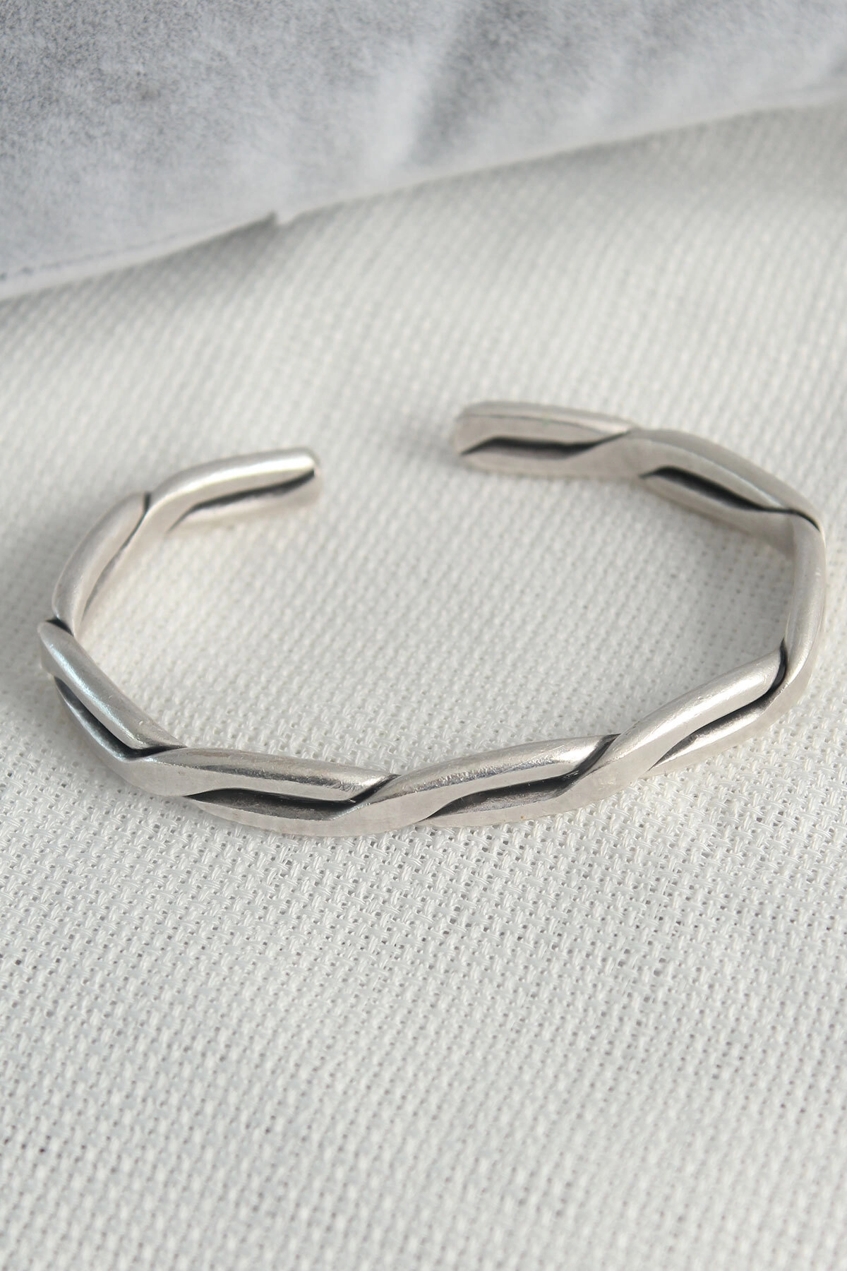 Otantik Gümüş Renk Motif İşleme Plaka Erkek Bileklik-1