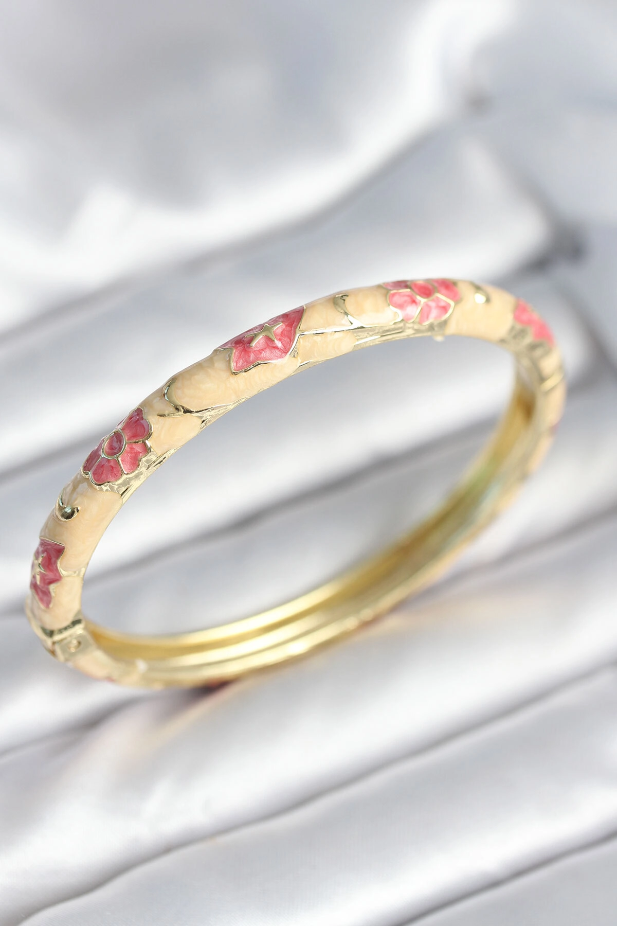 Pembe Renk Detaylı Mineli Kelepçe-0