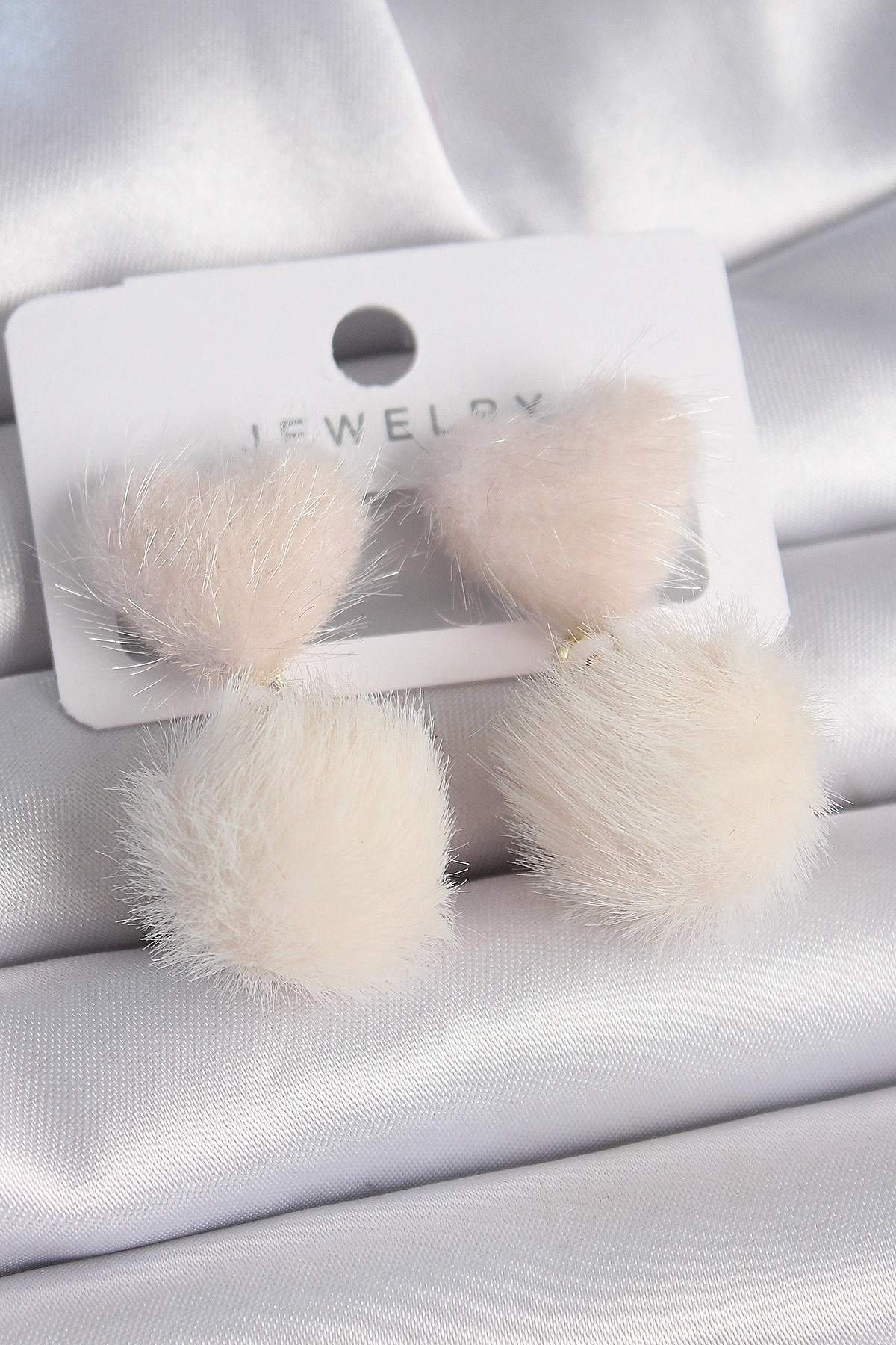 Pembe Renk Tüylü Kalp Ponpon Model Kadın Küpe-0