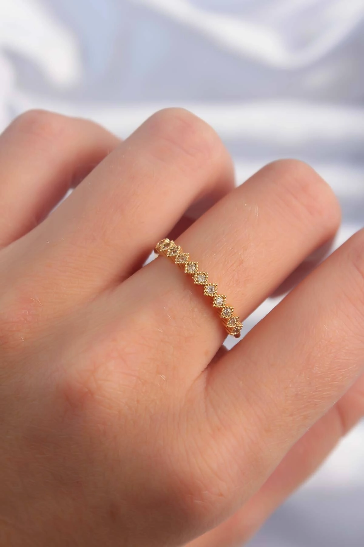 Pirinç Altın Renk Minimal Sıralı Zirkon Taşlı Ayarlanabilir Yüzük-0