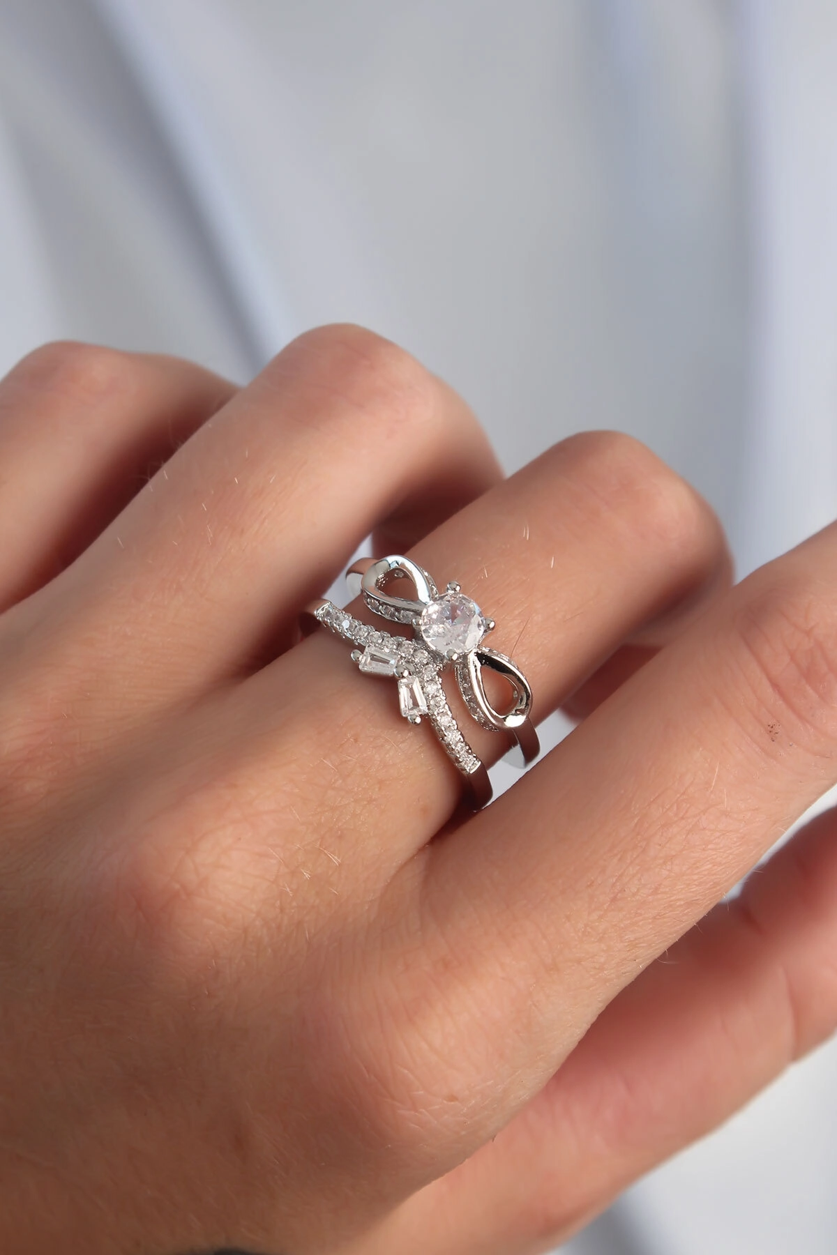 Pirinç Ayarlamalı Gümüş Renk Zirkon Taşlı 2li Görünüm Fiyonk Yüzük-1