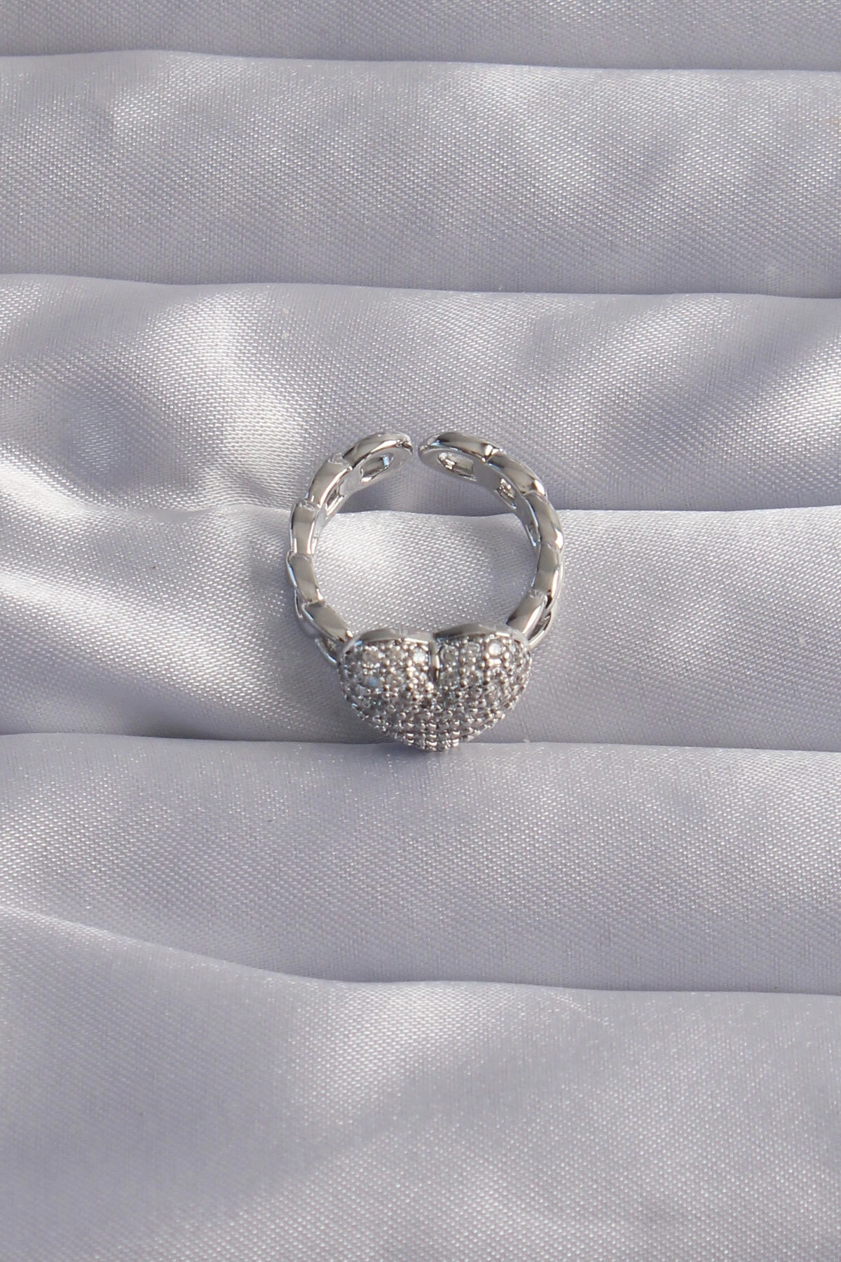 Pirinç Ayarlamalı Gümüş Renk Zirkon Taşlı Bombeli Kalp Yüzük-1