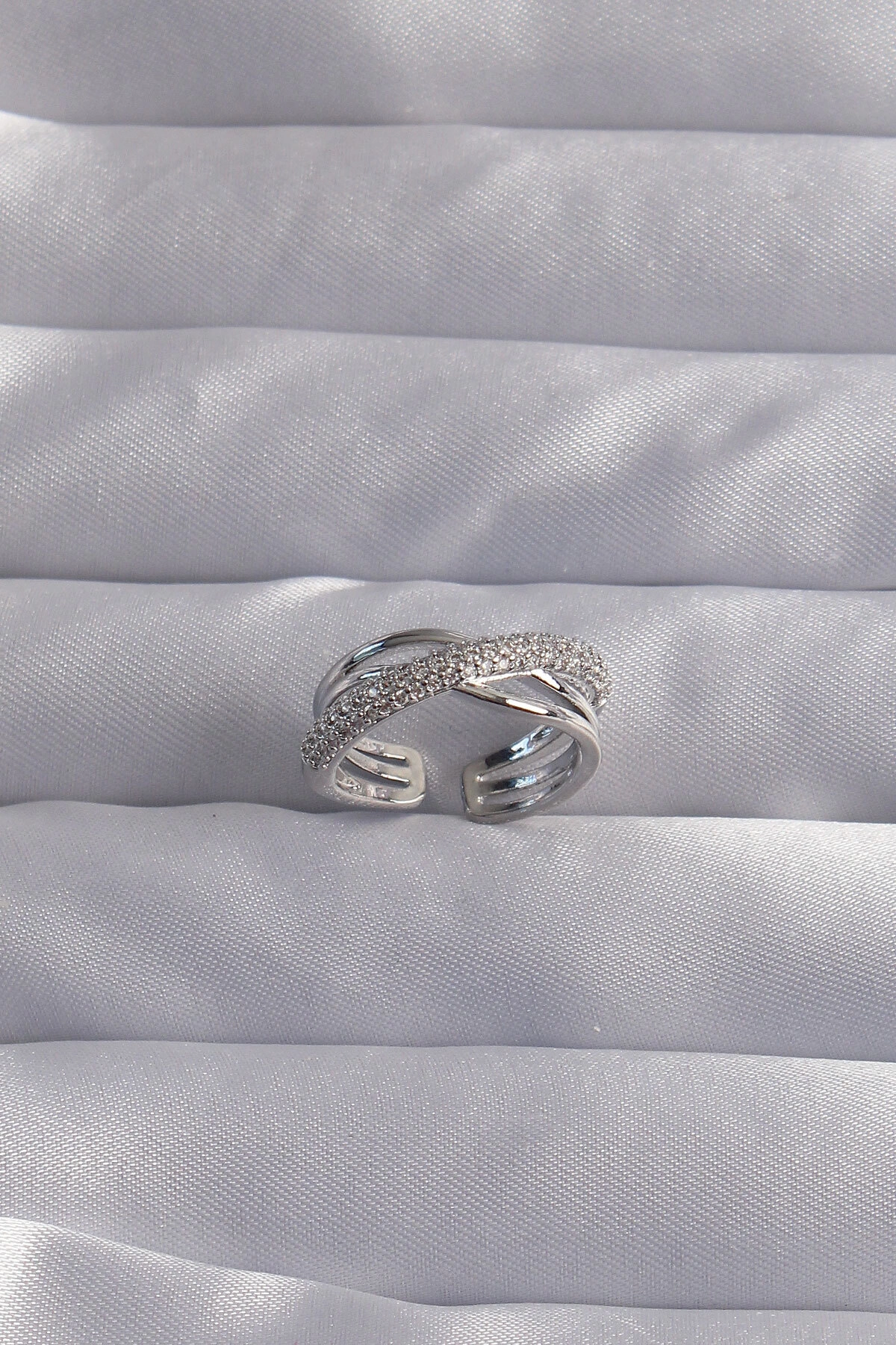 Pirinç Ayarlamalı Gümüş Renk Zirkon Taşlı Çapraz Görünüm Yüzük-0