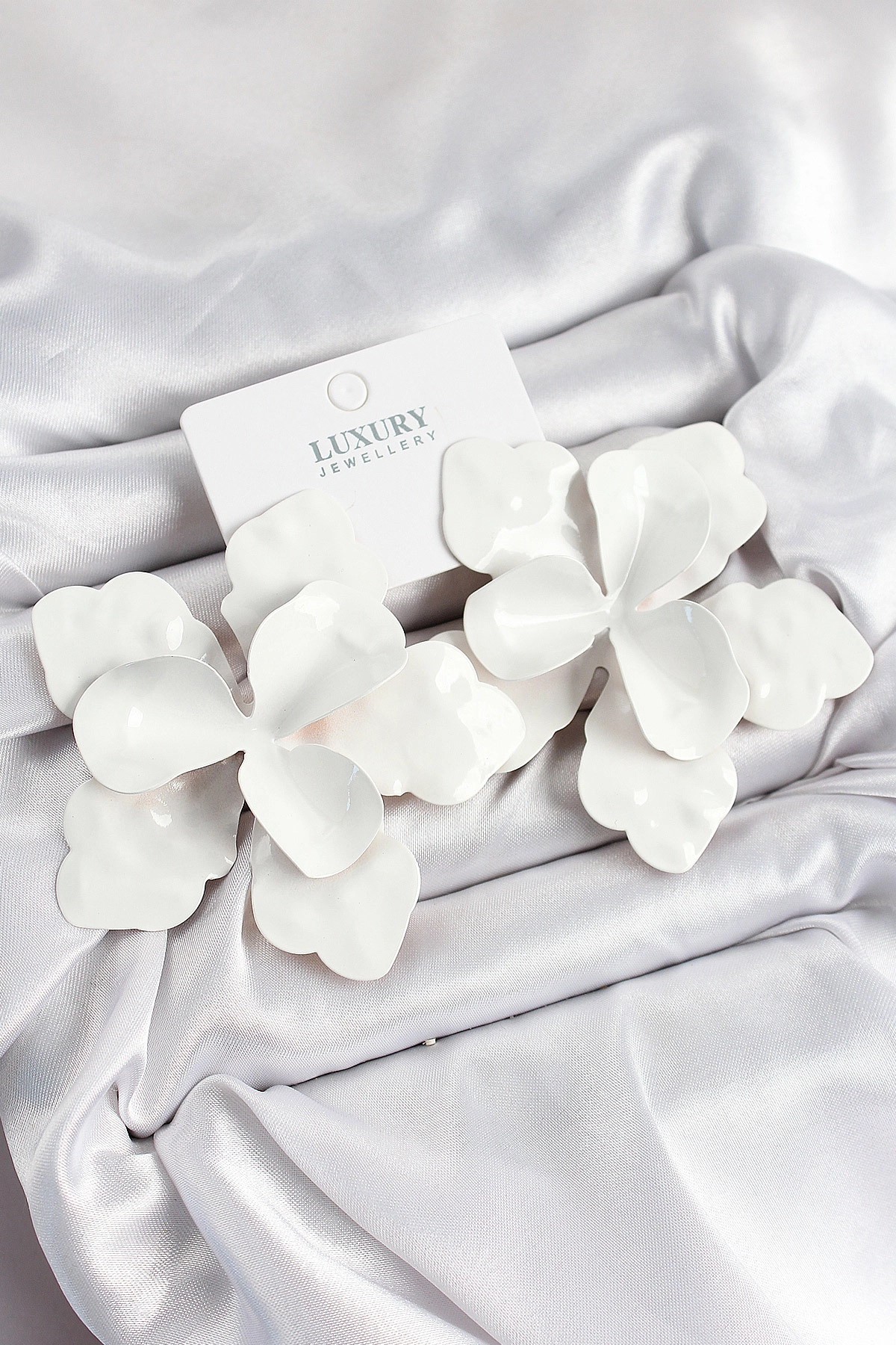 Pirinç Beyaz Çiçek Model Kadın Küpe-0