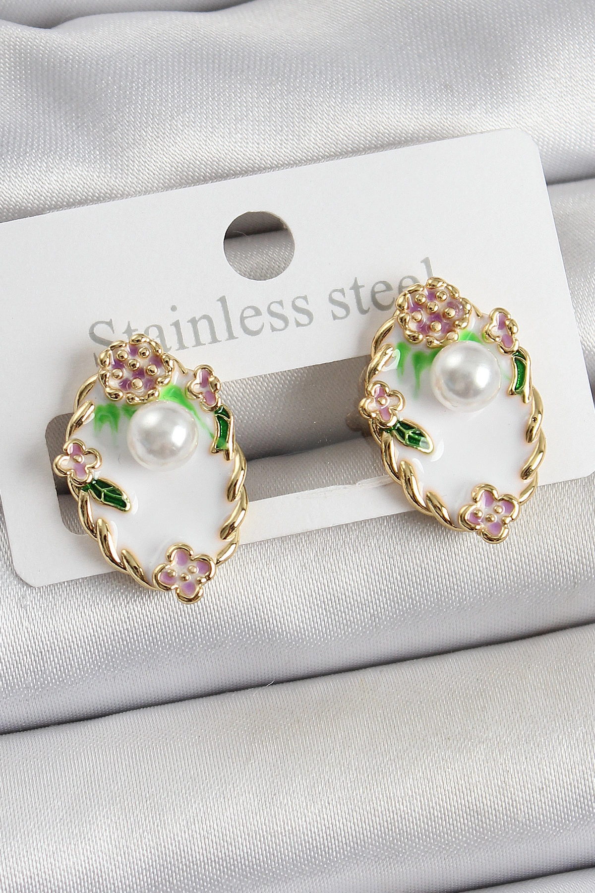 Pirinç Beyaz Mineli İnci Detaylı Sanatsal Portre Model Gold Renk Kadın Küpe-0