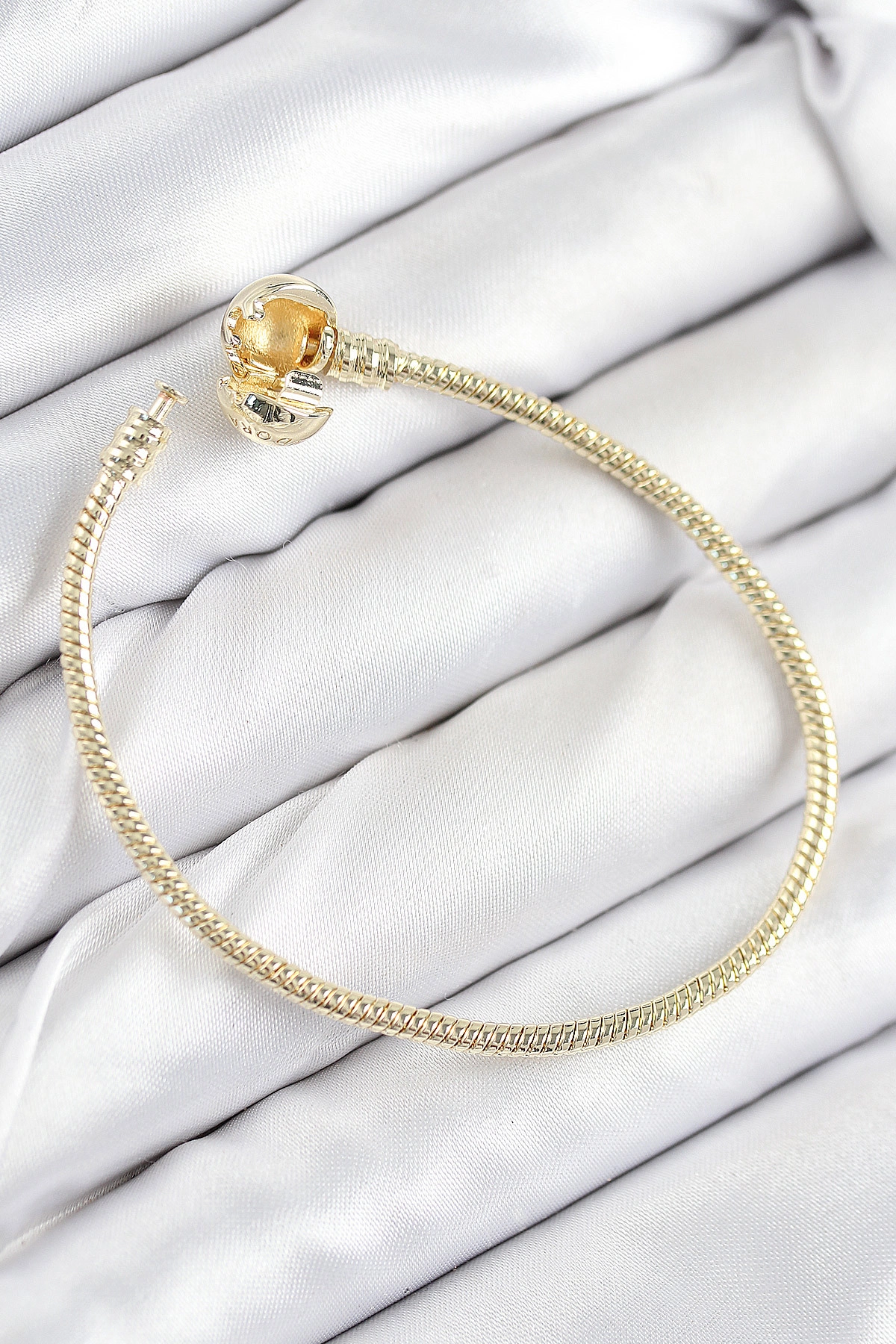 Pirinç Charm Topcuk Model Gold Renk Kadın Bileklik-1