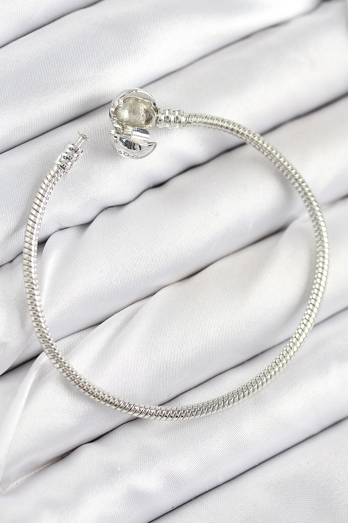 Pirinç Charm Topcuk Model Gümüş Renk Kadın Bileklik-1