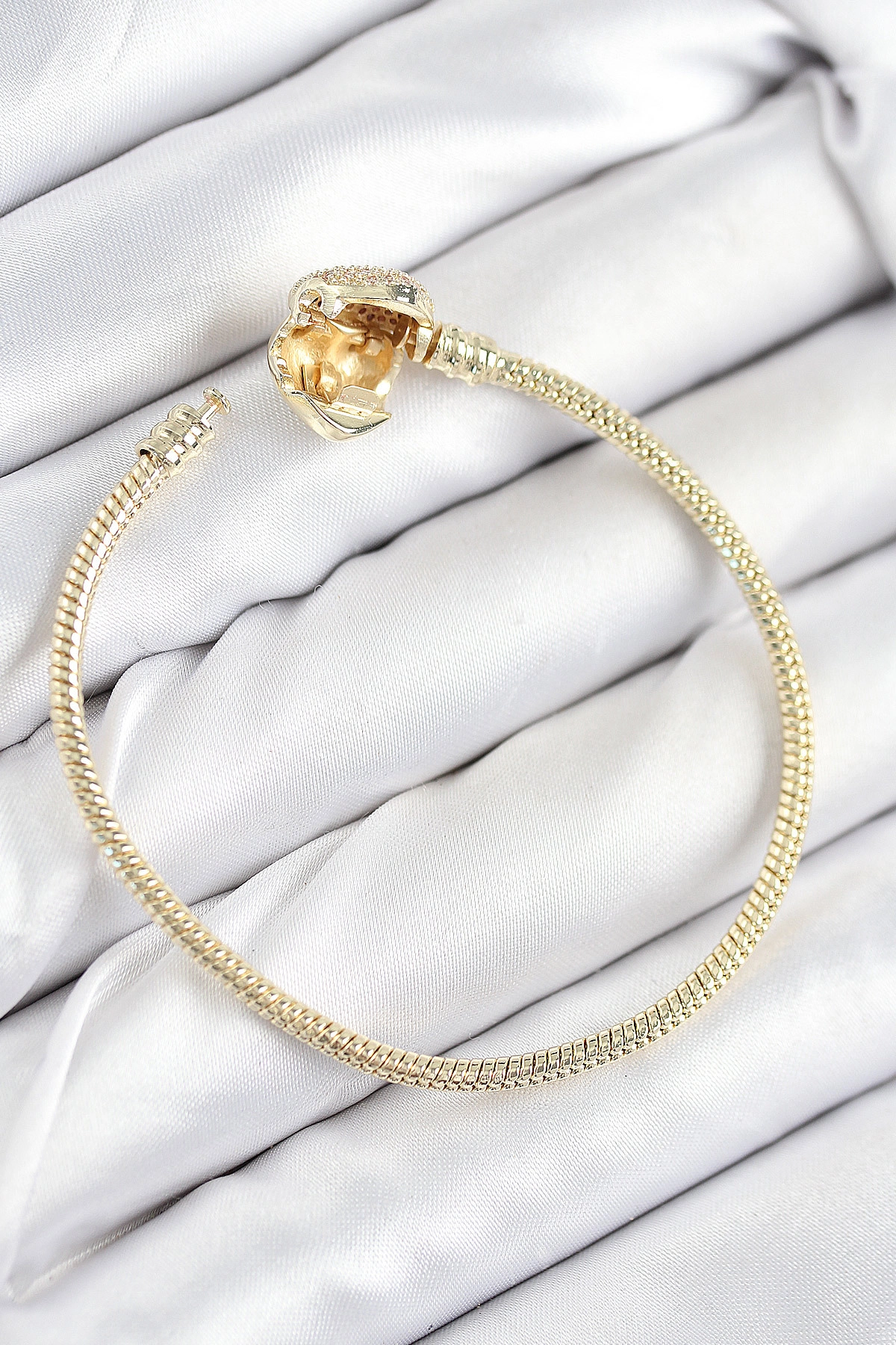 Pirinç Charm Zirkon Taşlı Kalp Model Gold Renk Kadın Bileklik-1