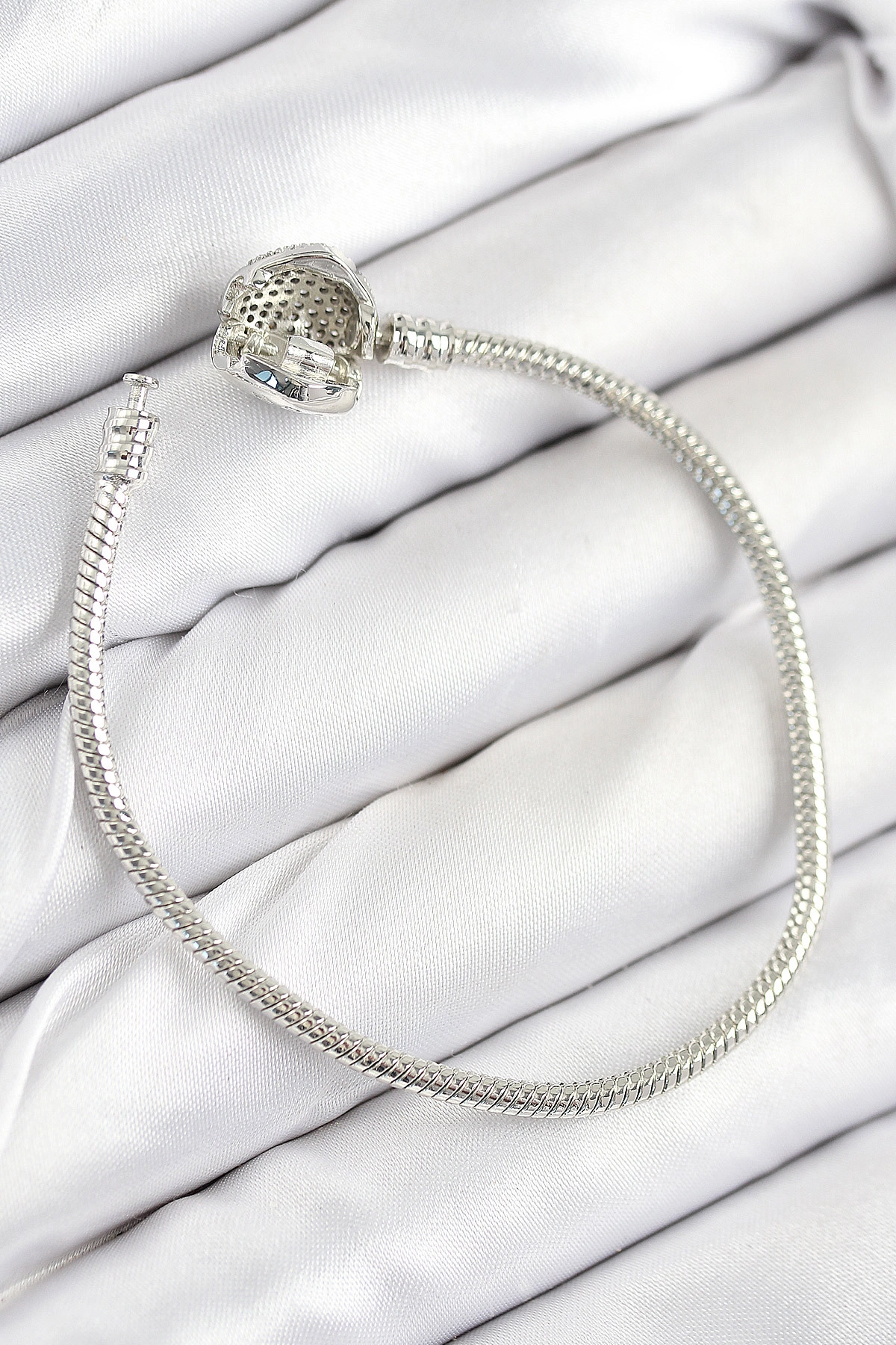 Pirinç Charm Zirkon Taşlı Kalp Model Gümüş Renk Kadın Bileklik-1