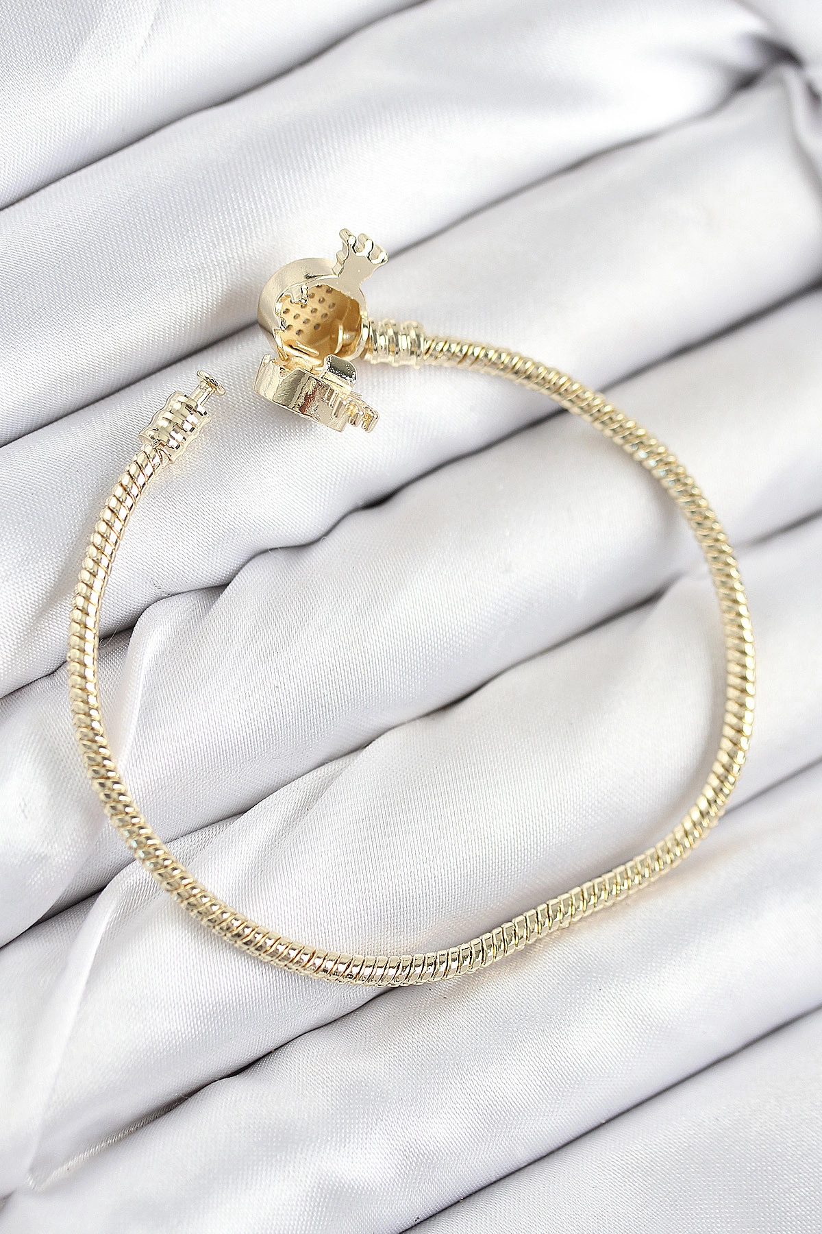 Pirinç Charm Zirkon Taşlı Taç Model Gold Renk Kadın Bileklik-1