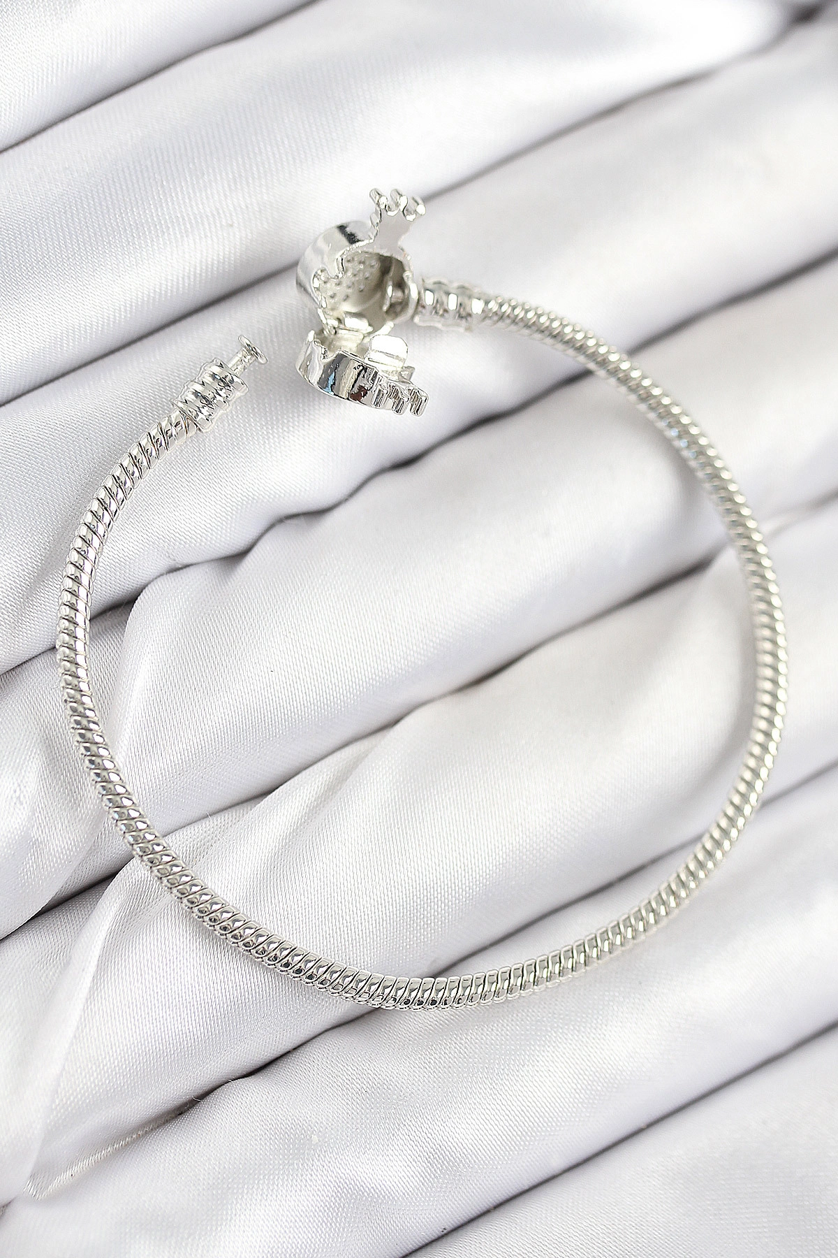 Pirinç Charm Zirkon Taşlı Taç Model Gümüş Renk Kadın Bileklik-1