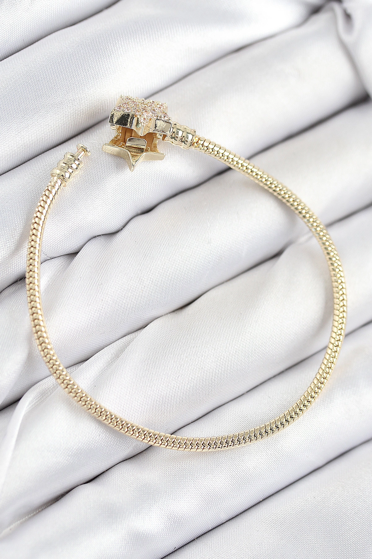 Pirinç Charm Zirkon Taşlı Yıldız Model Gold Renk Kadın Bileklik-1